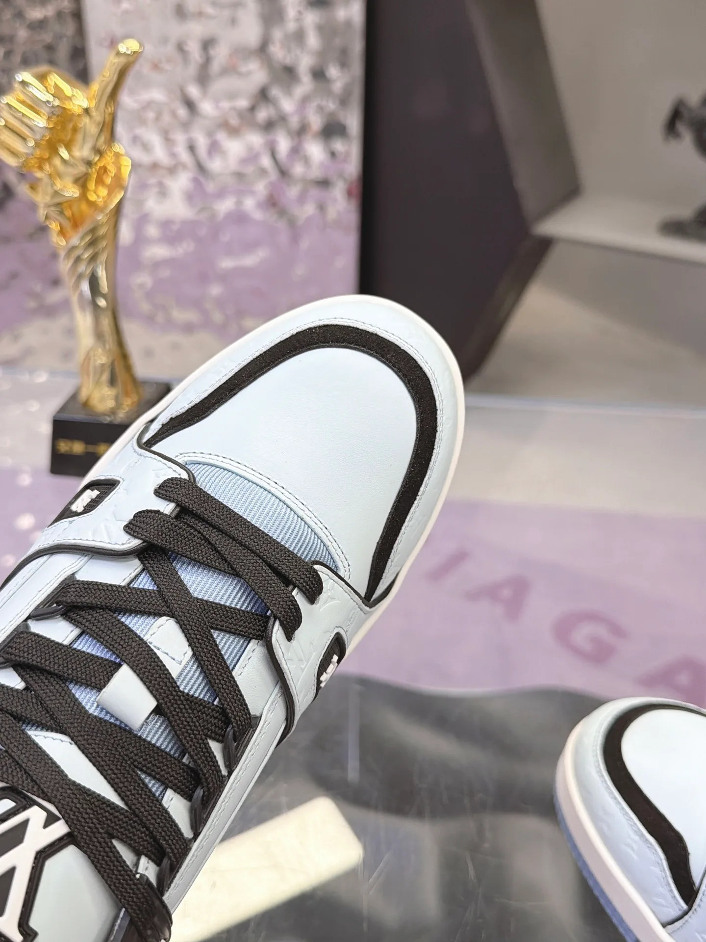 Кроссовки Женские Louis Vuitton 17930929