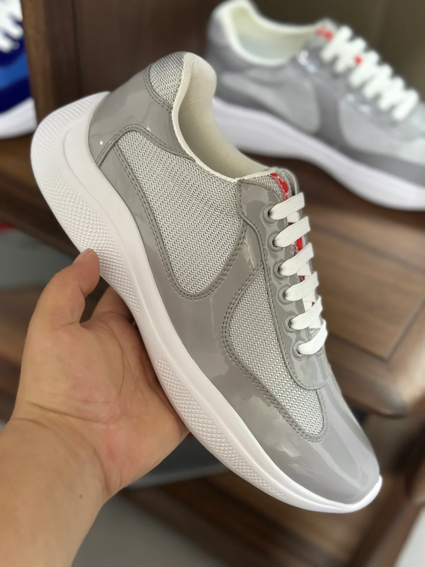 Кроссовки Женские Prada 18262260