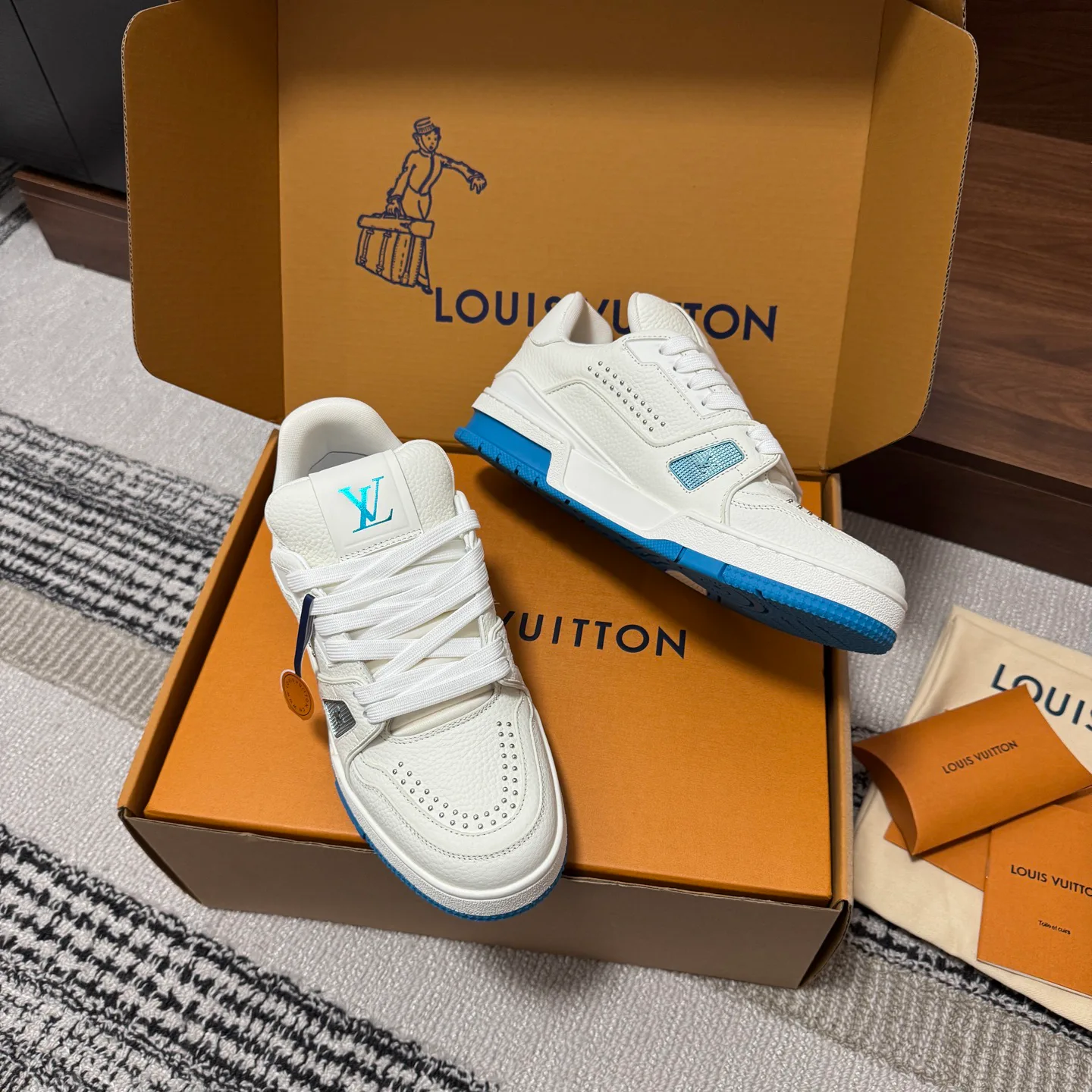 Кроссовки Женские Louis Vuitton 1546815