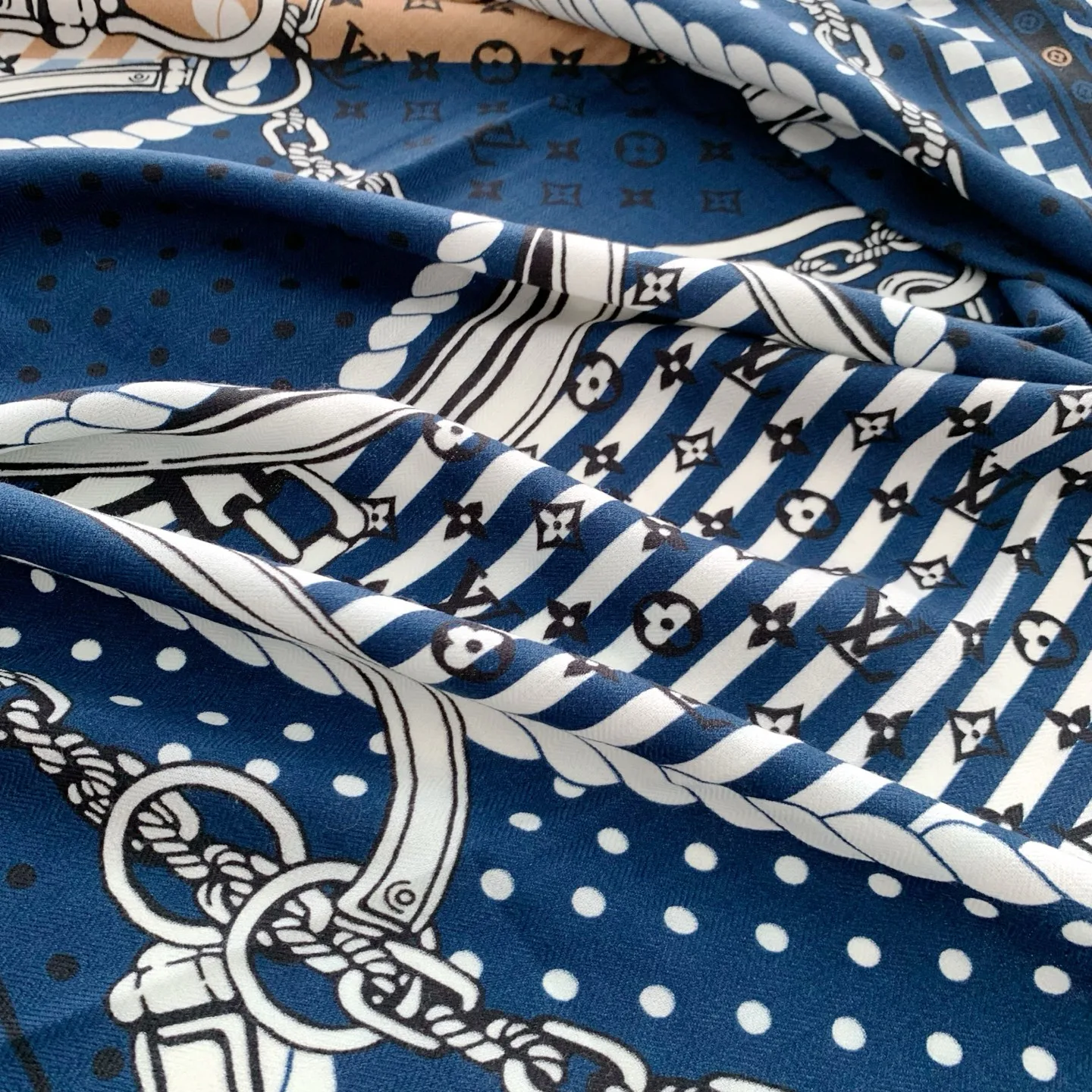 Шарфы Louis Vuitton 110418