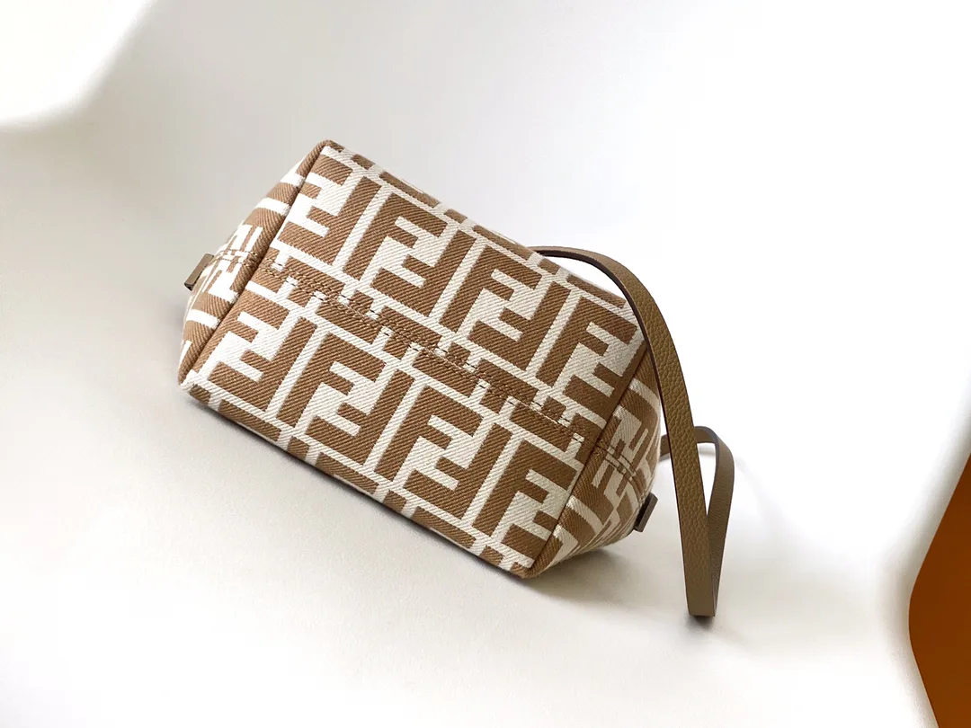 Сумки На Ремне Женские Fendi 13234549