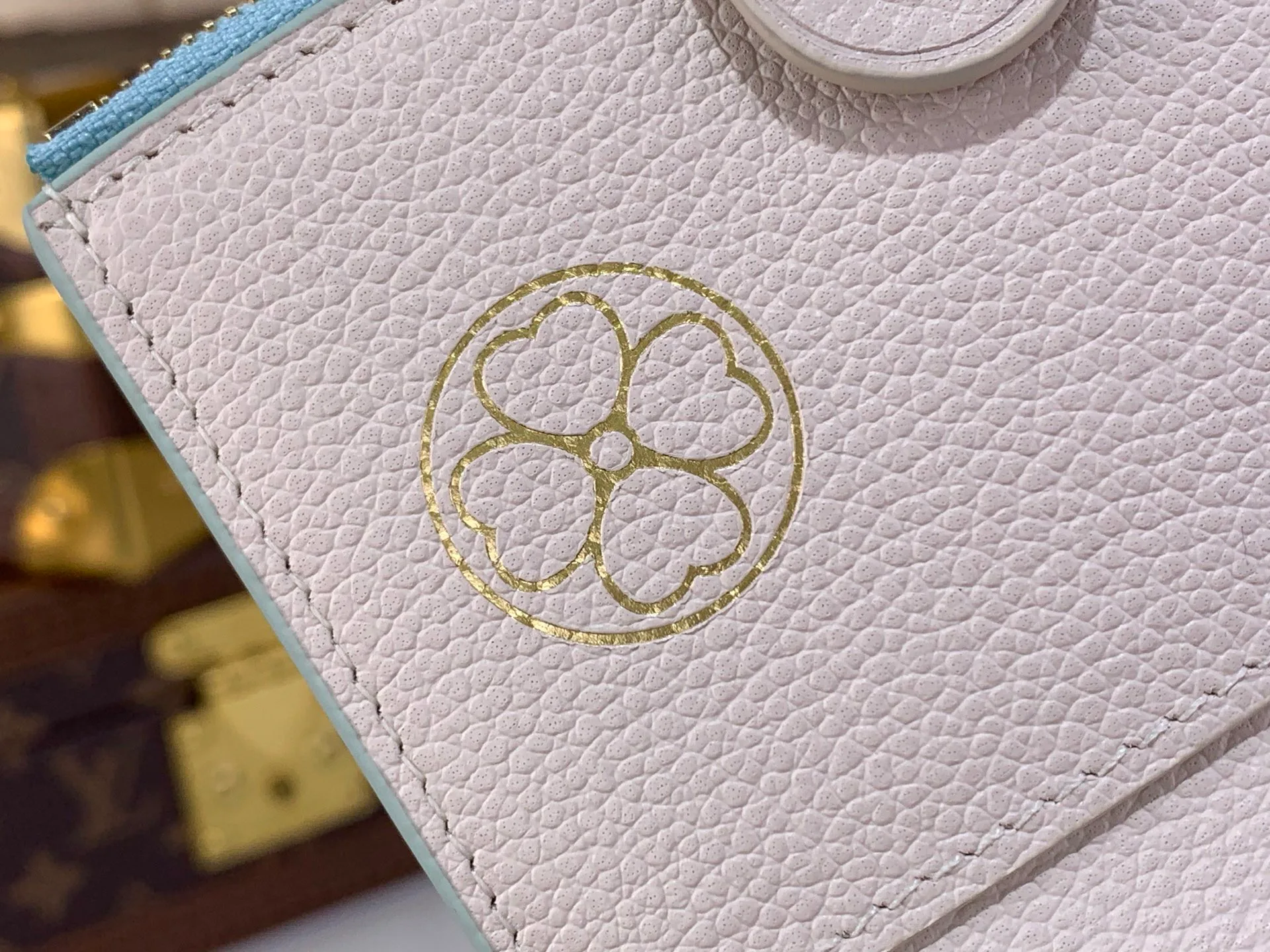 Клатчи Женские Louis Vuitton 13582760