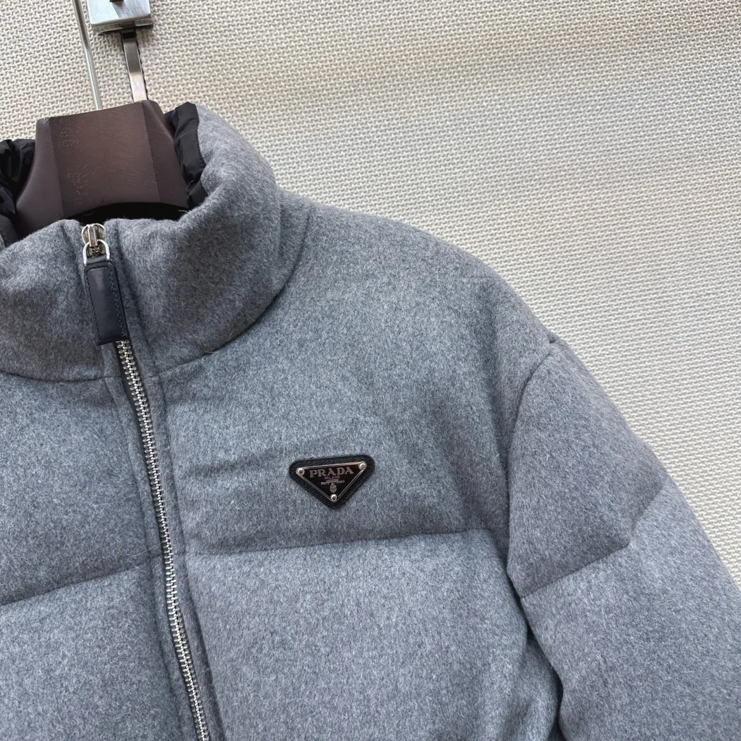 Куртки И Пуховики Женские Prada 18629386