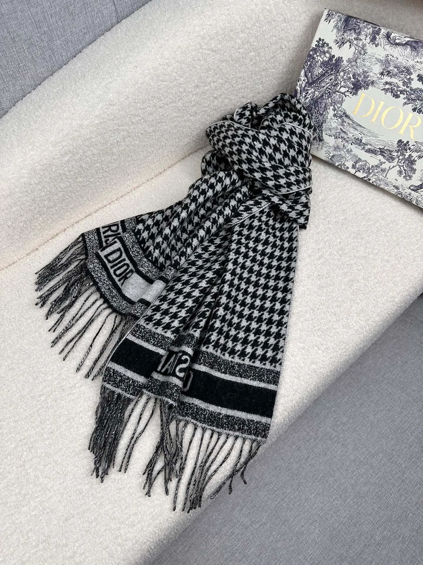 Шарфы Christian Dior 18675824