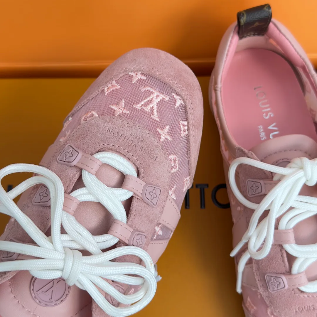 Кроссовки Женские Louis Vuitton 18083475