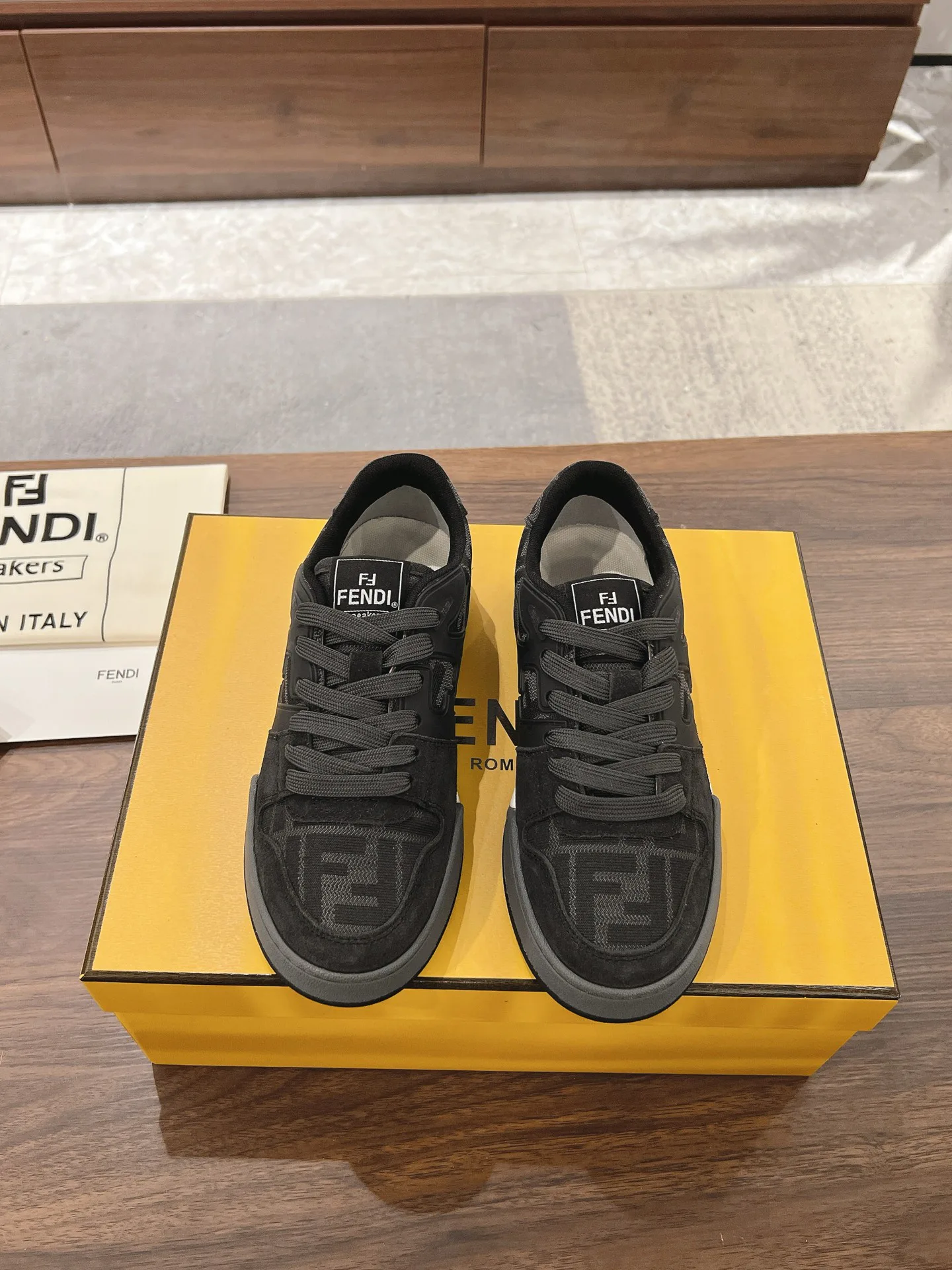 Кроссовки Женские Fendi 18219608