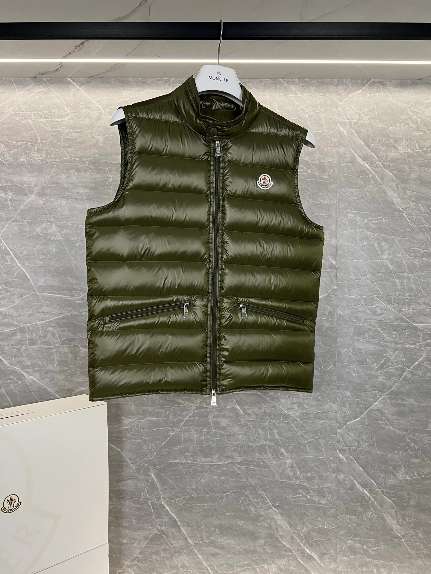 Жилеты Женские Moncler 18111329