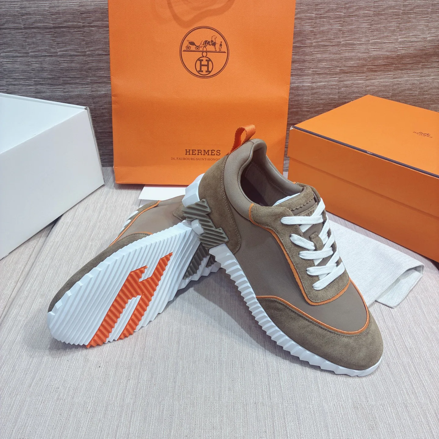 Кроссовки Женские Hermes 17977062