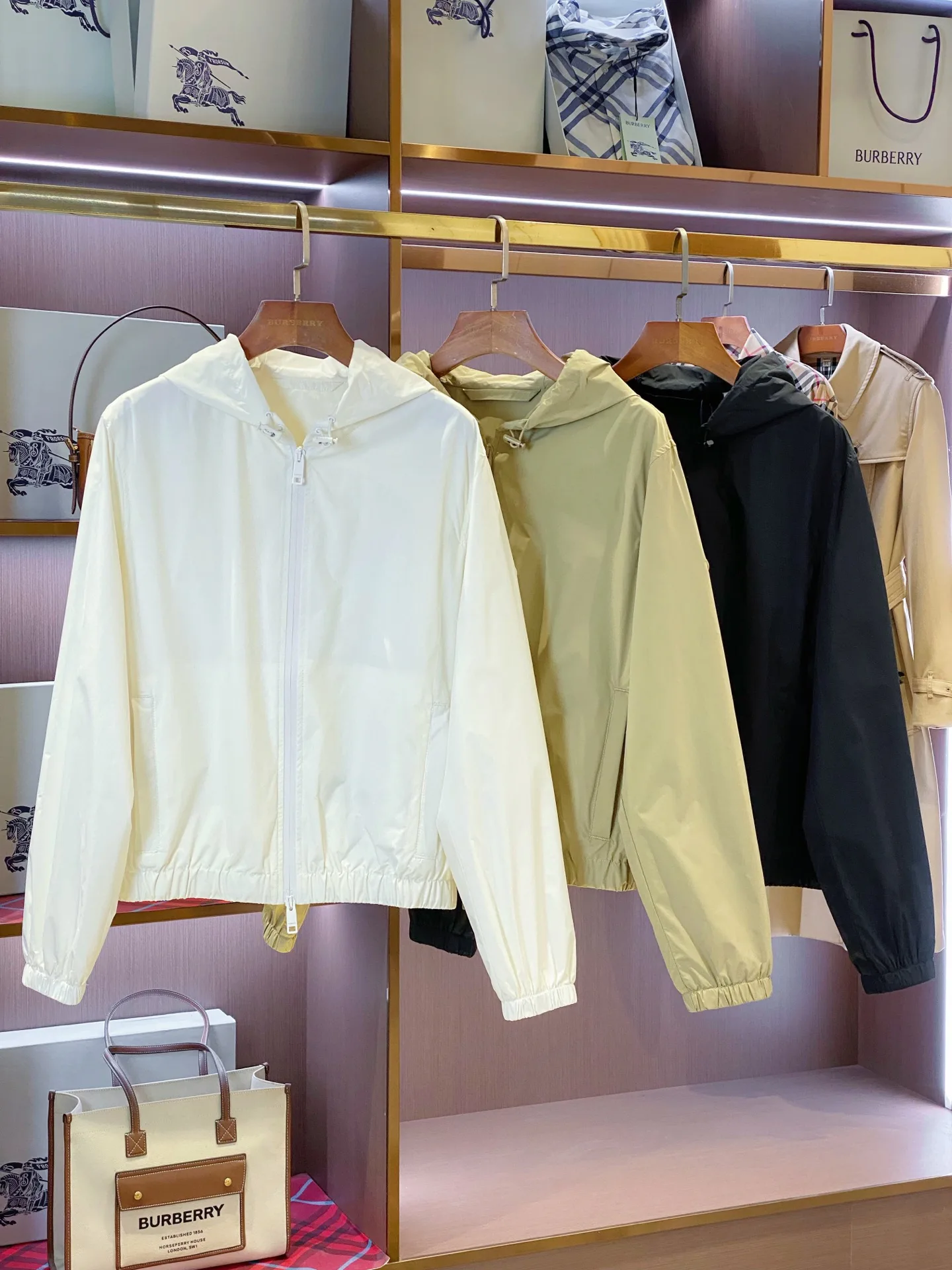 Куртки И Пуховики Женские Burberry 18206396