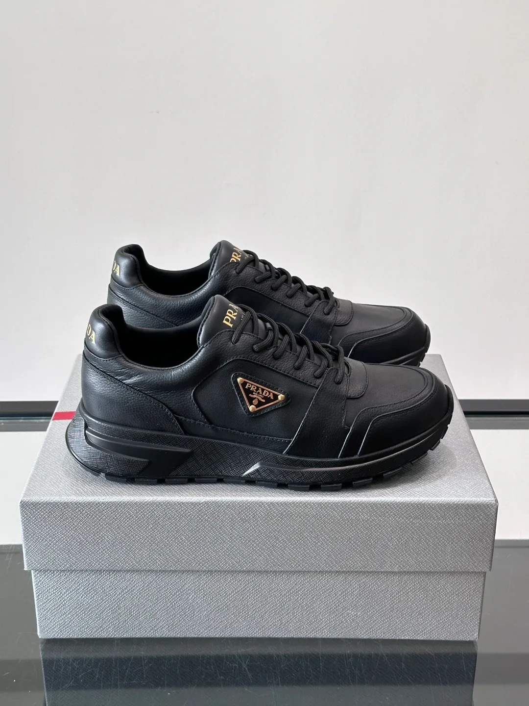 Кроссовки Женские Prada 18102657