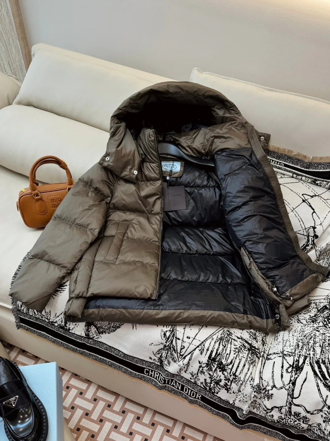 Куртки И Пуховики Женские Prada 17910126