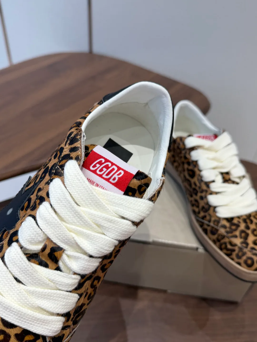 Кроссовки Женские Golden Goose 18357254