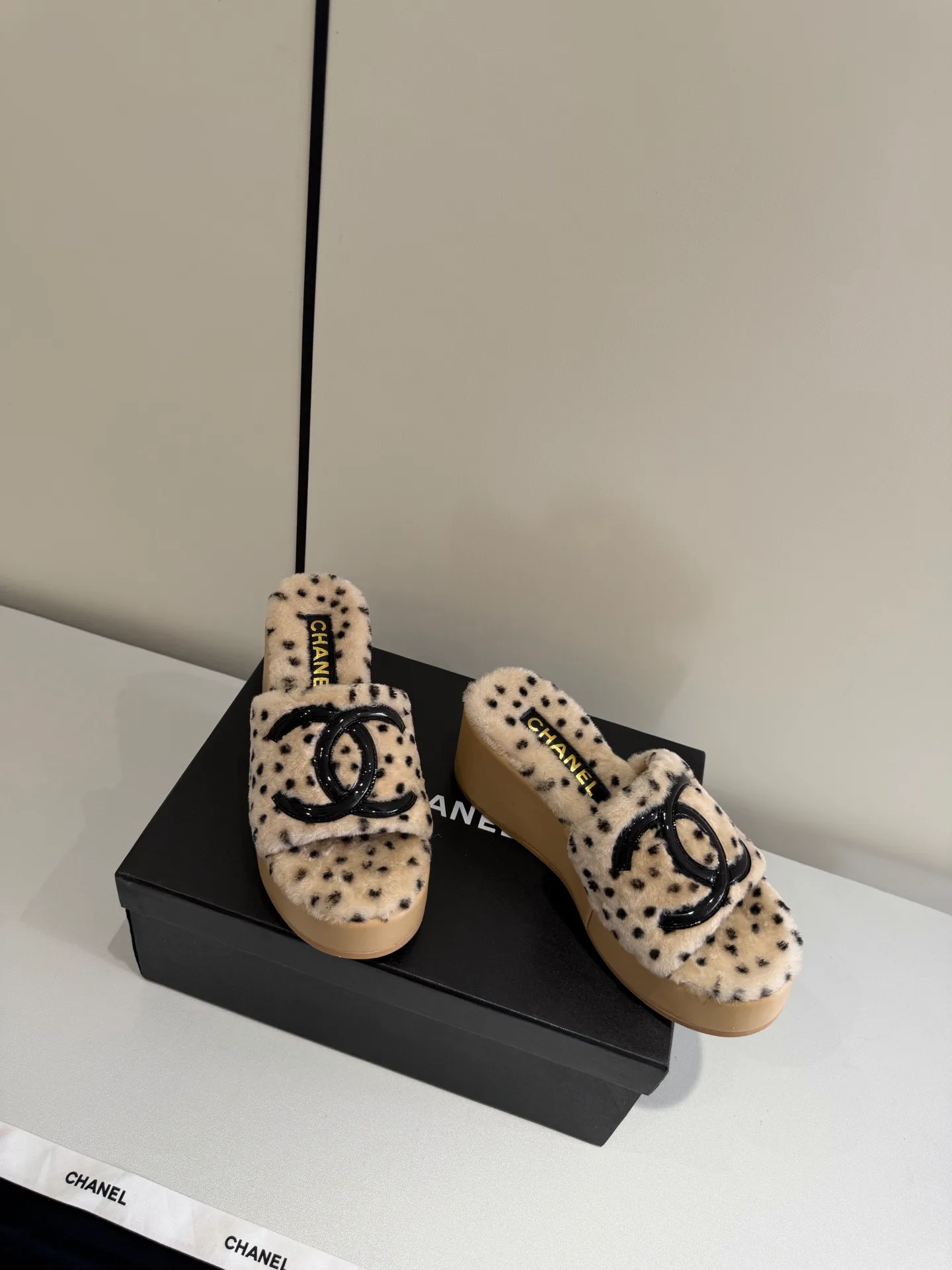 Тапочки Женские Chanel 18268440