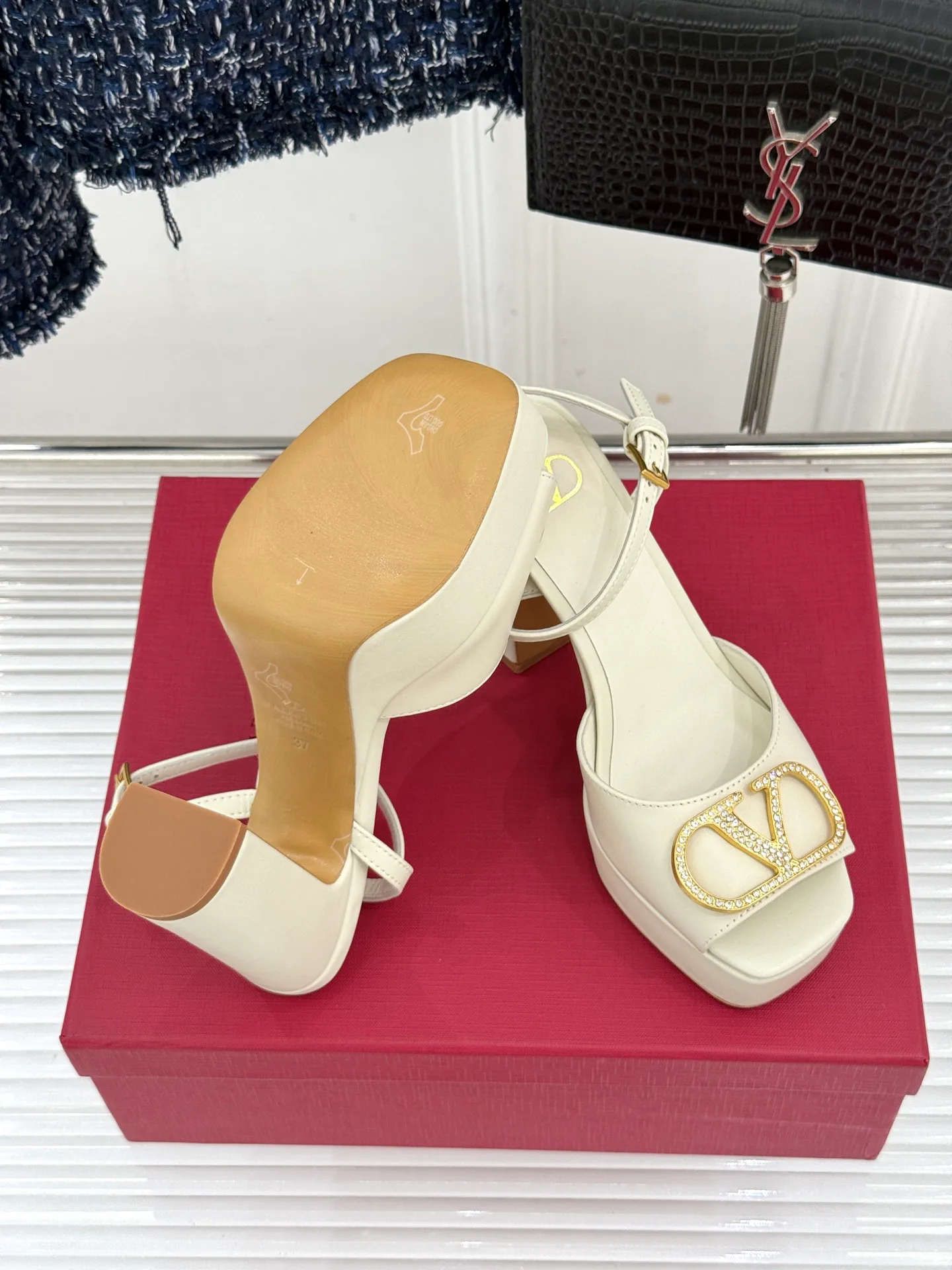 Босоножки Женские Valentino 19577242