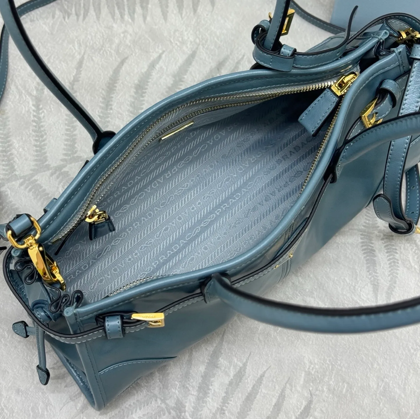 Классические Сумки Женские Prada 11462497