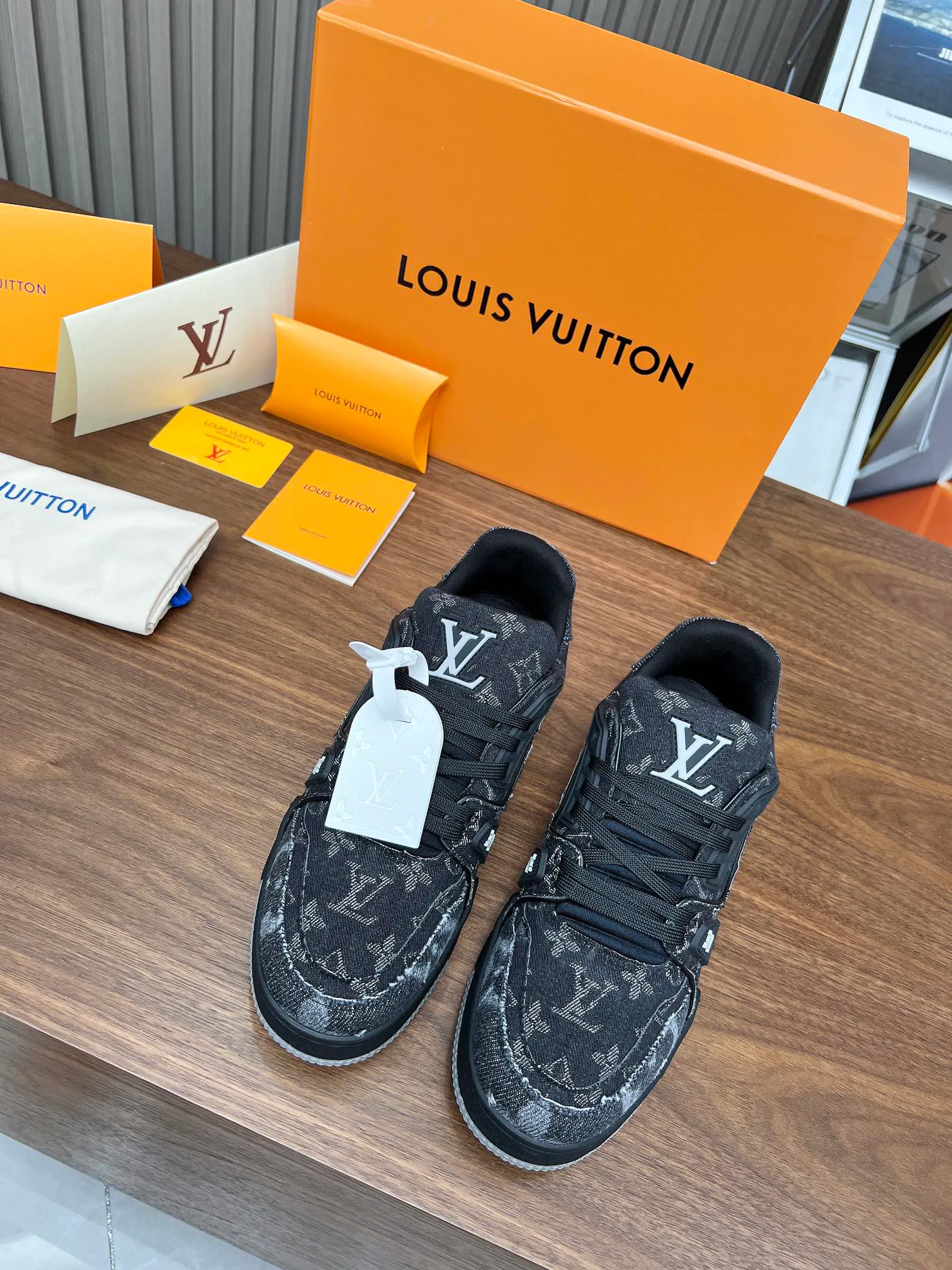 Кроссовки Женские Louis Vuitton 311401
