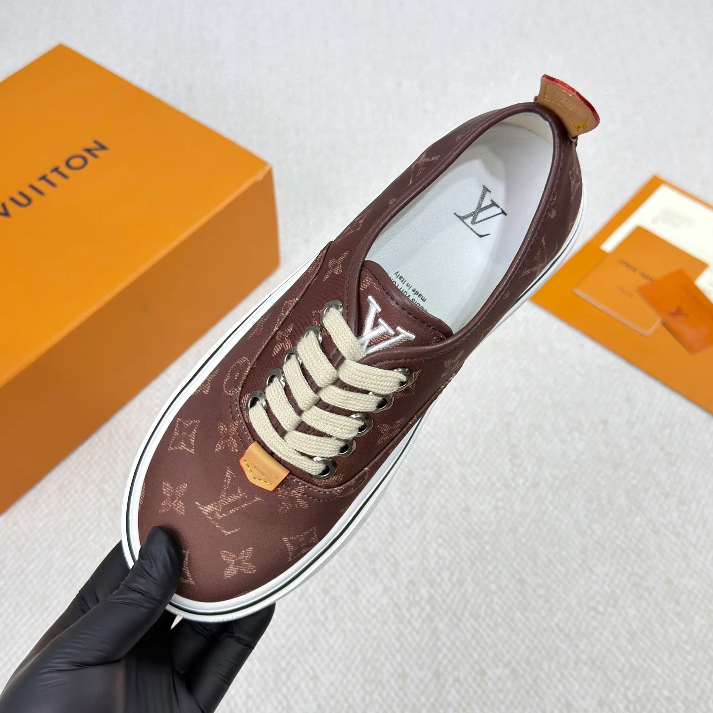 Кроссовки Мужские Louis Vuitton 18365151