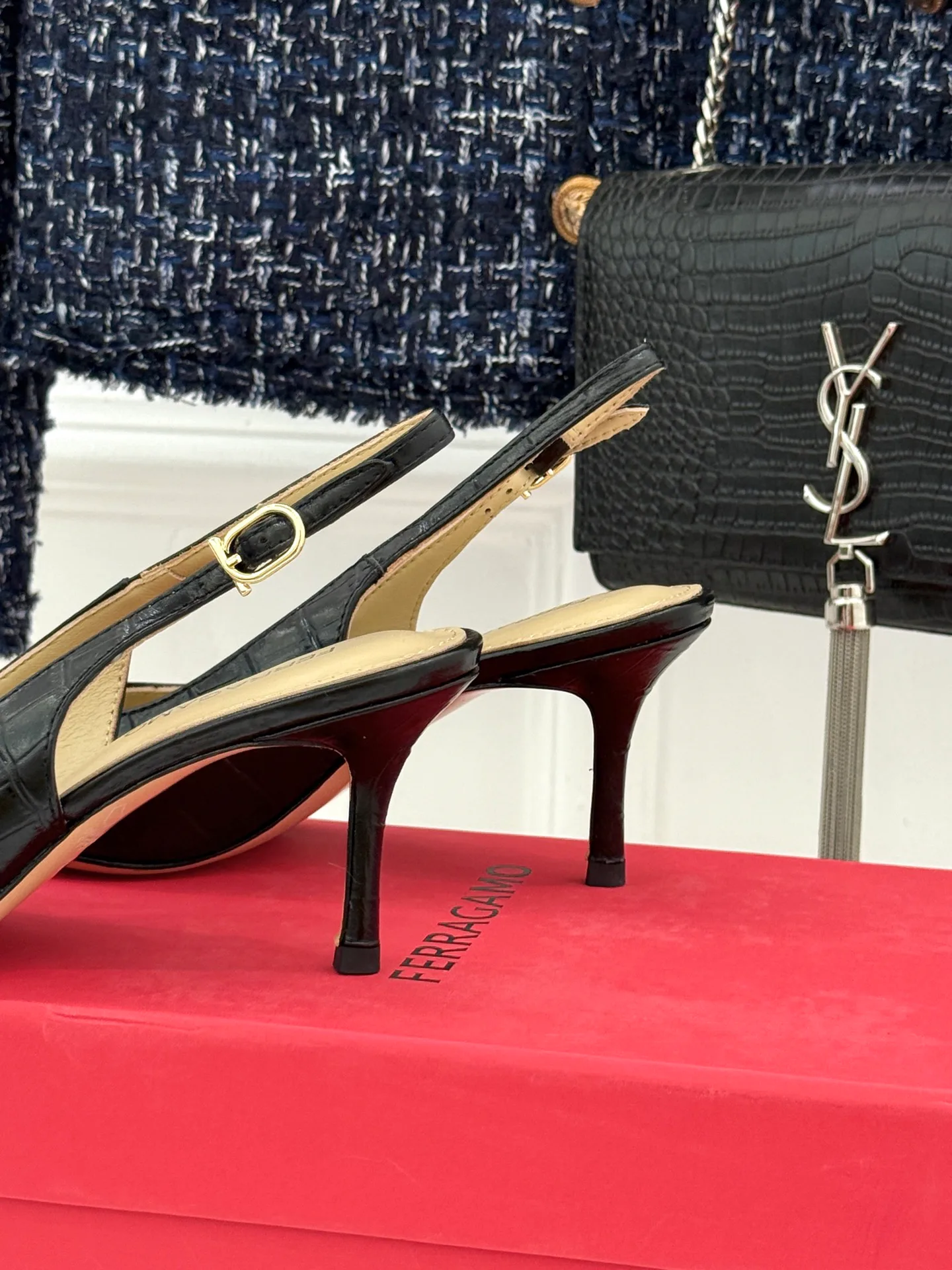 Босоножки Женские Salvatore Ferragamo 11312303