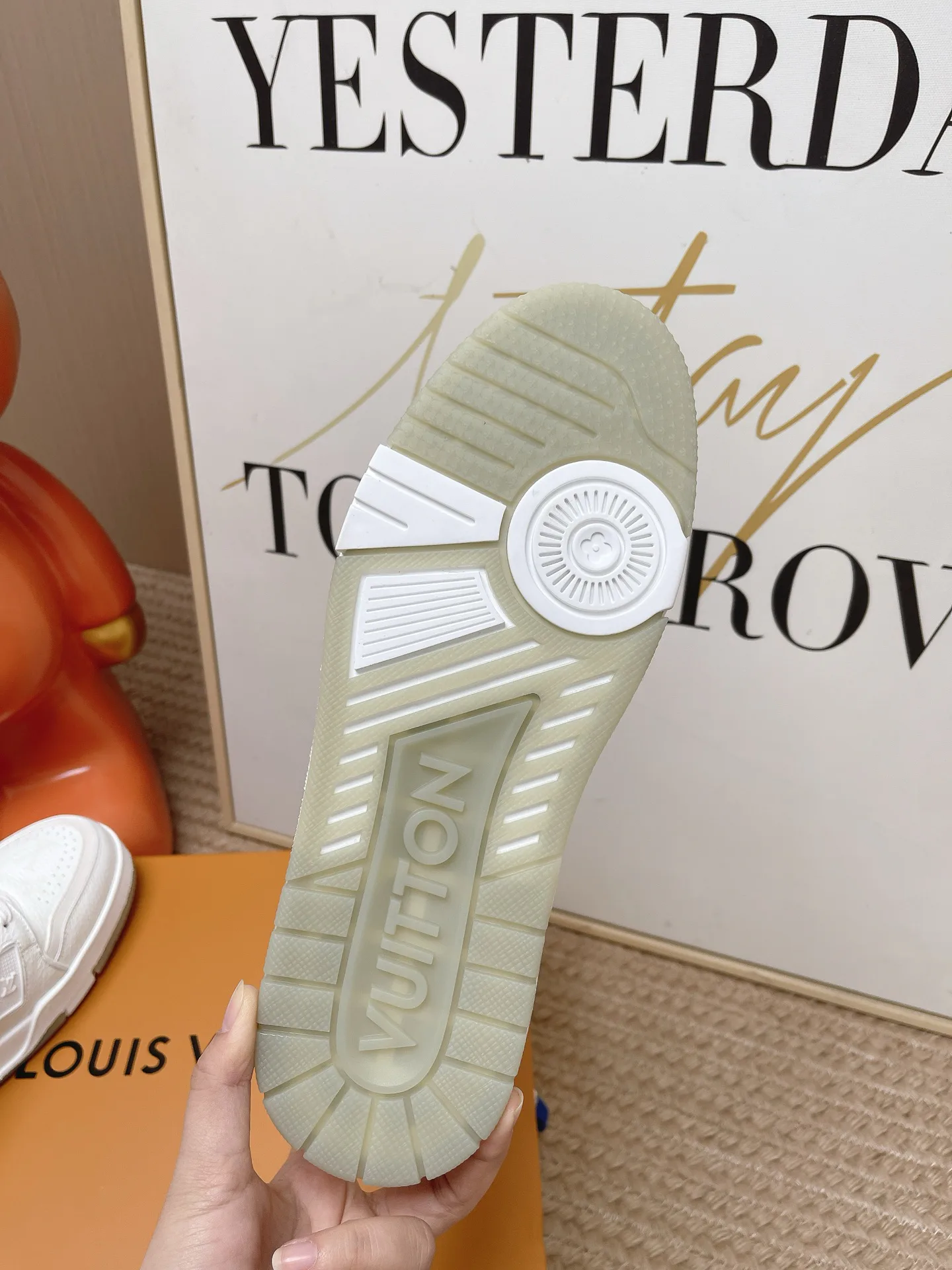 Кроссовки Женские Louis Vuitton 17785309