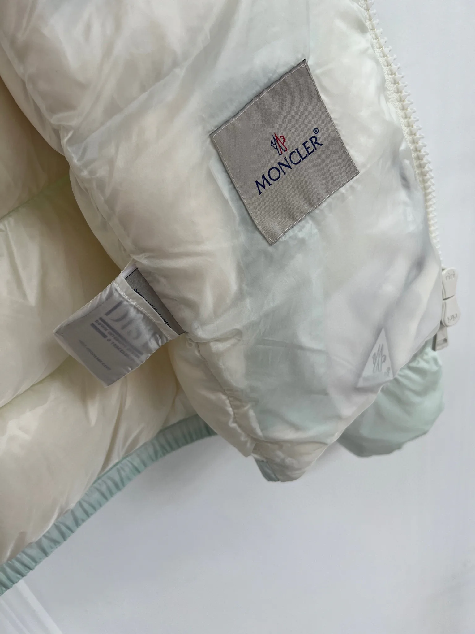 Куртки И Пуховики Женские Moncler 18416221
