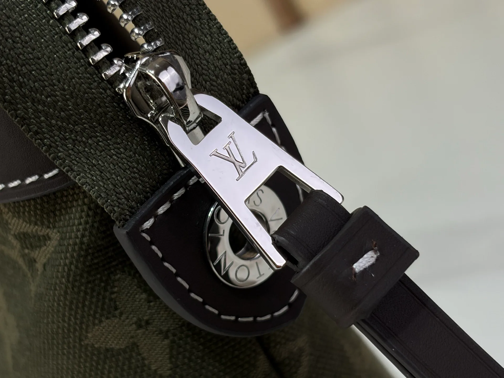 Клатчи Женские Louis Vuitton 18955835