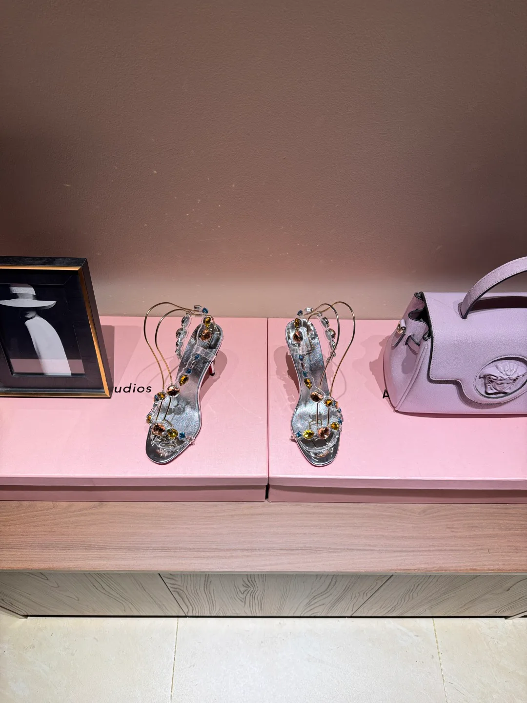 Босоножки Женские Christian Louboutin 5737632