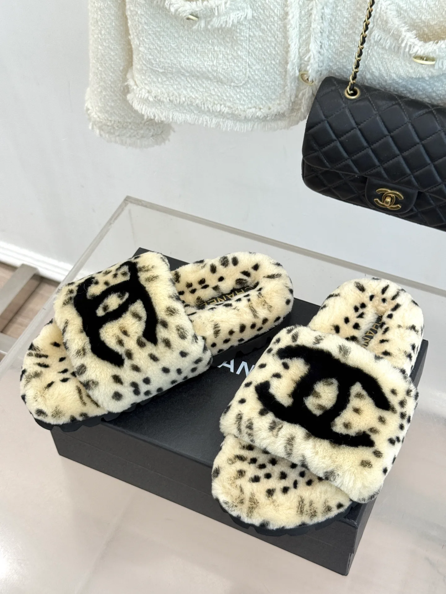 Тапочки Женские Chanel 18702871