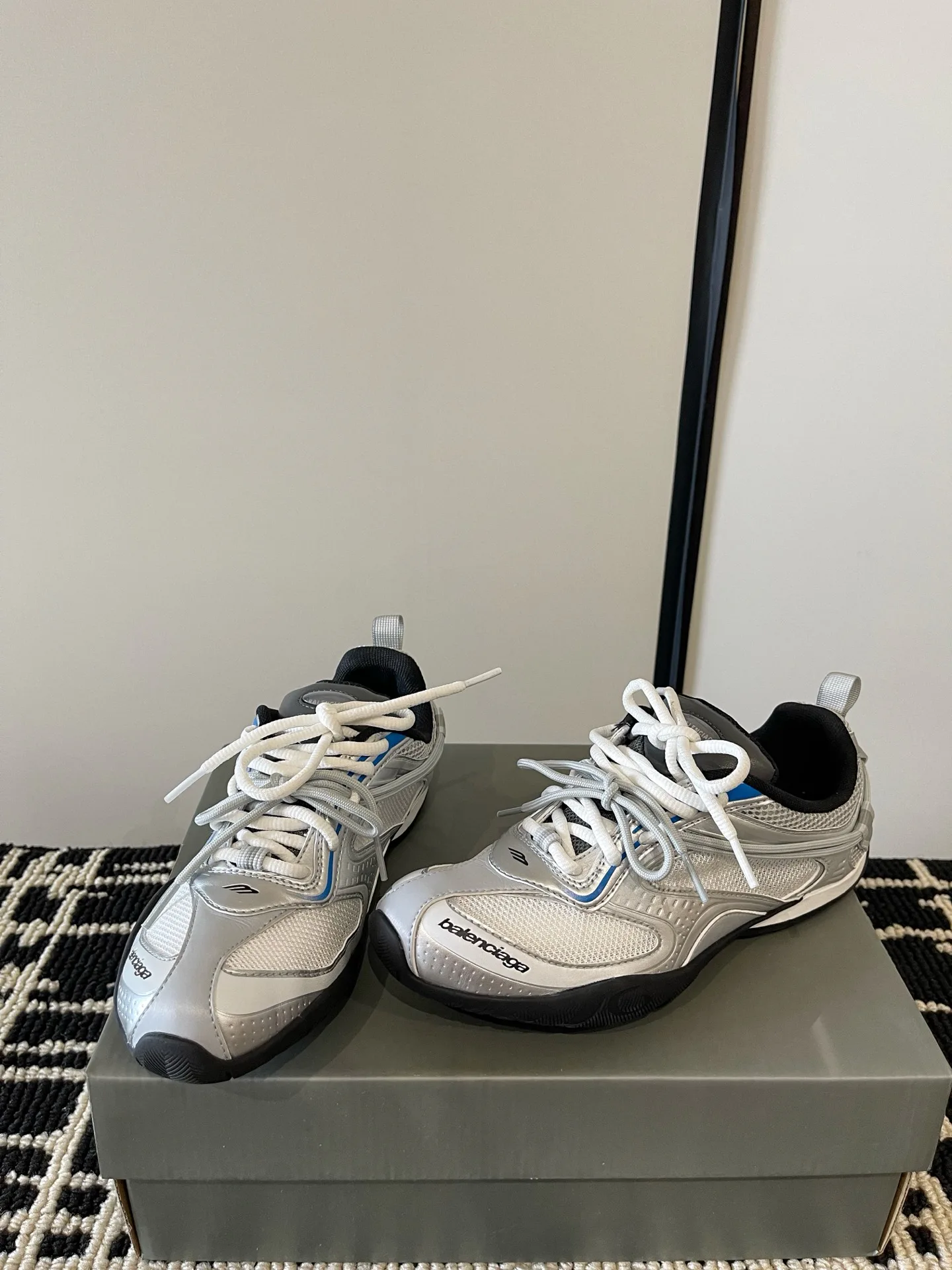 Кроссовки Женские Balenciaga 18386315