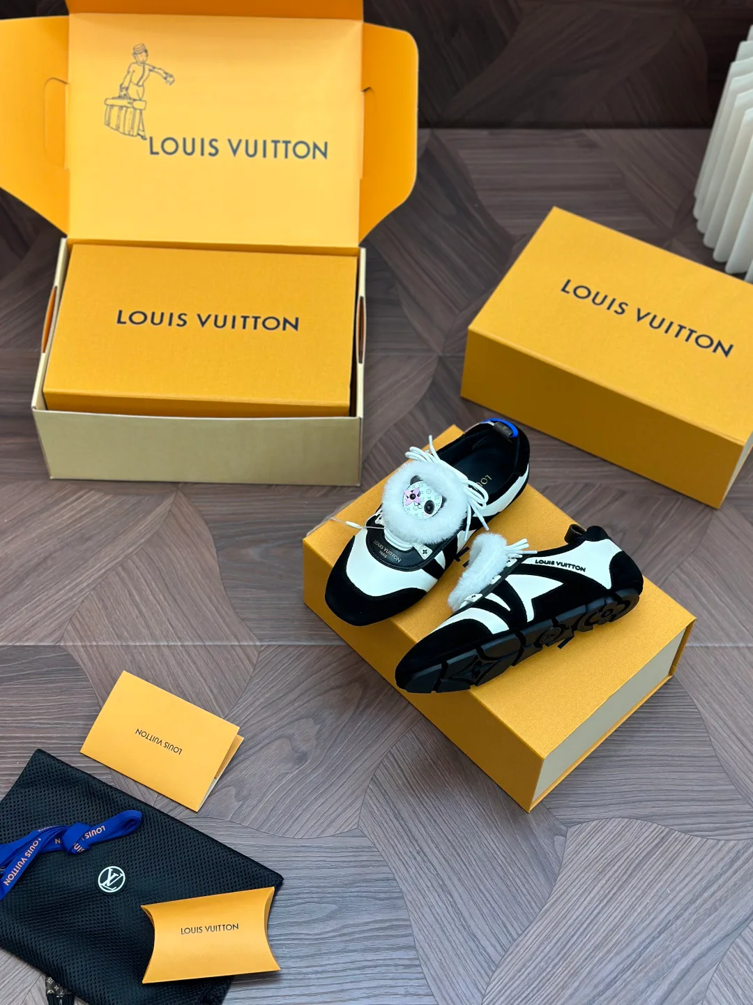 Кроссовки Женские Louis Vuitton 19480018