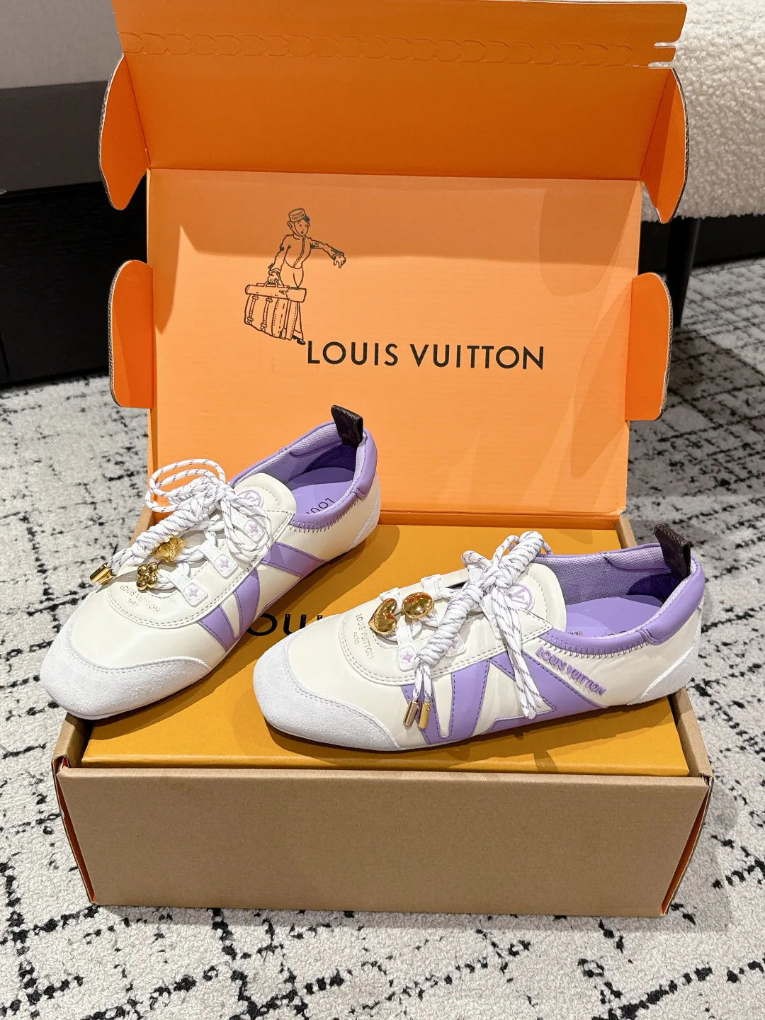 Кроссовки Женские Louis Vuitton 18409719
