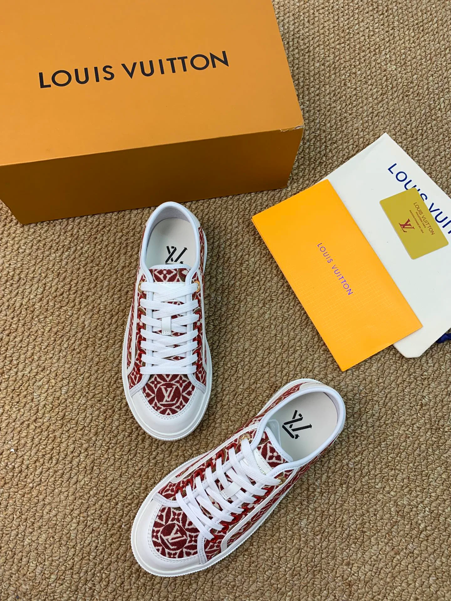 Кроссовки Женские Louis Vuitton 17545197