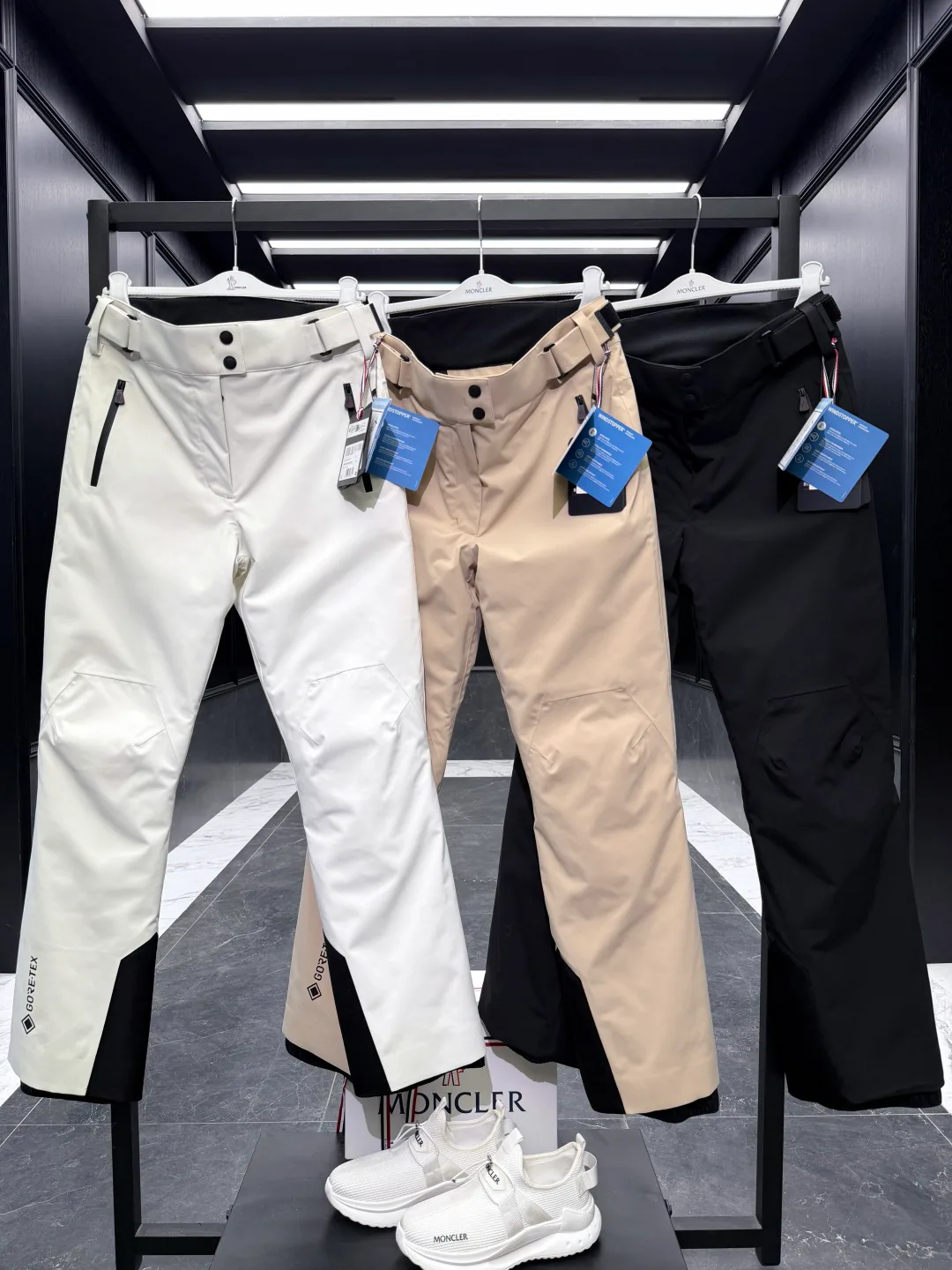 Брюки Женские Moncler 18725270