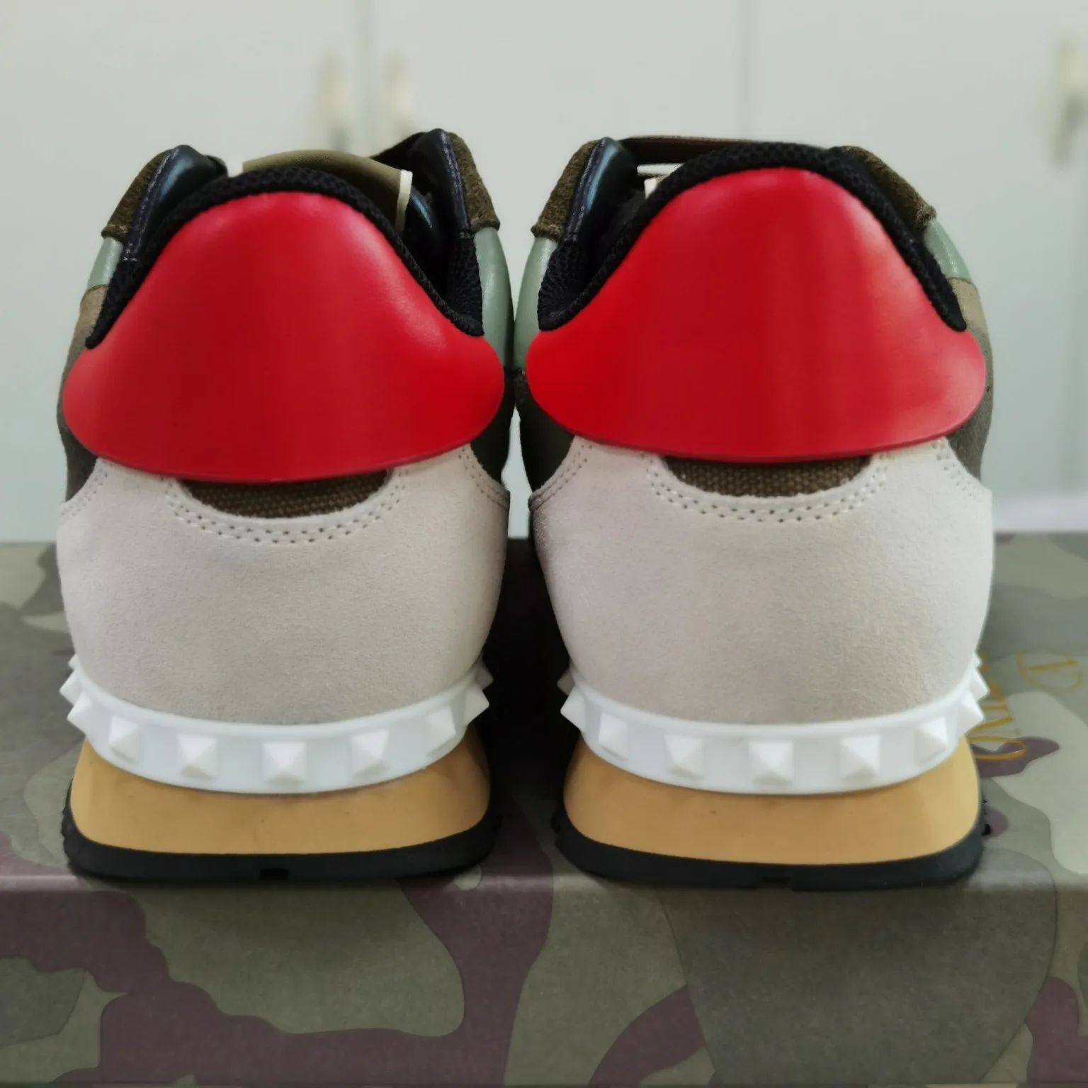 Кроссовки Женские Valentino 10736427