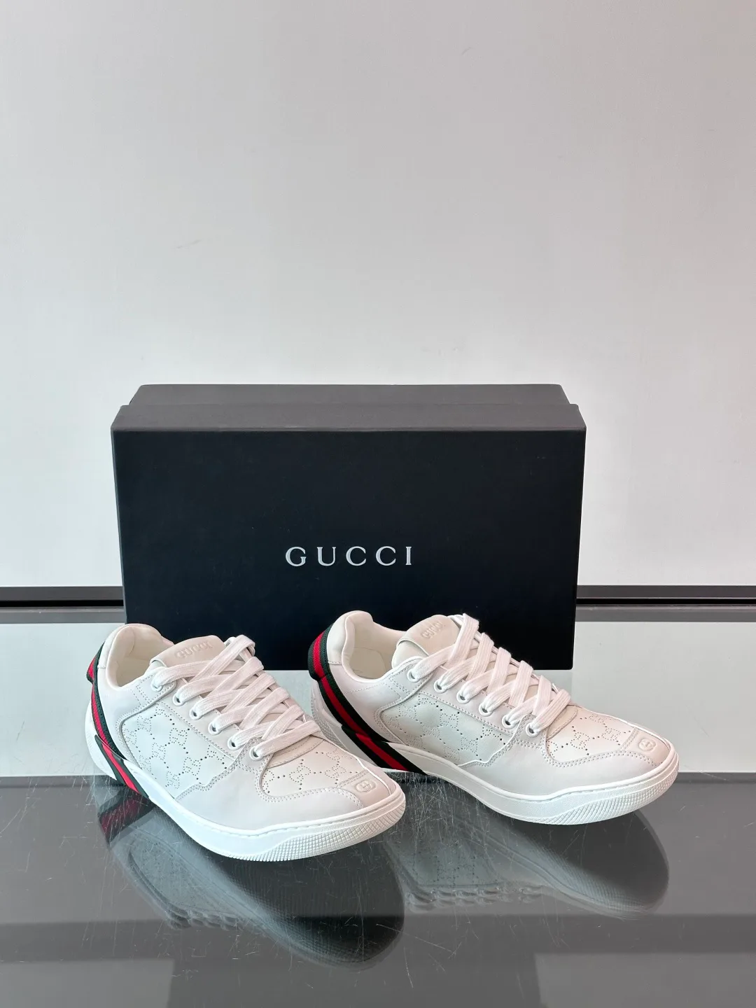 Кроссовки Женские Gucci 18449389