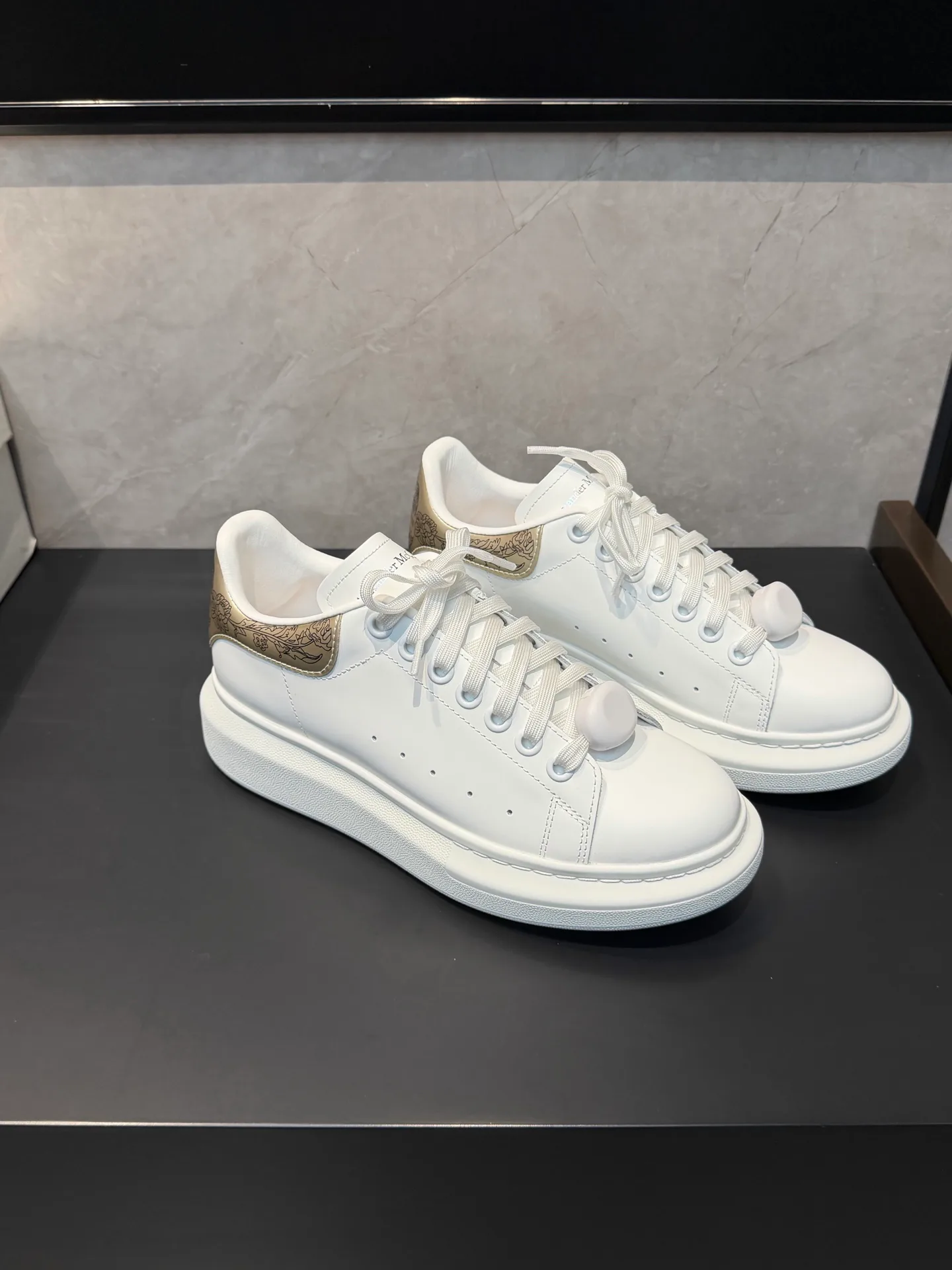 Кроссовки Женские Alexander Mcqueen 18363915