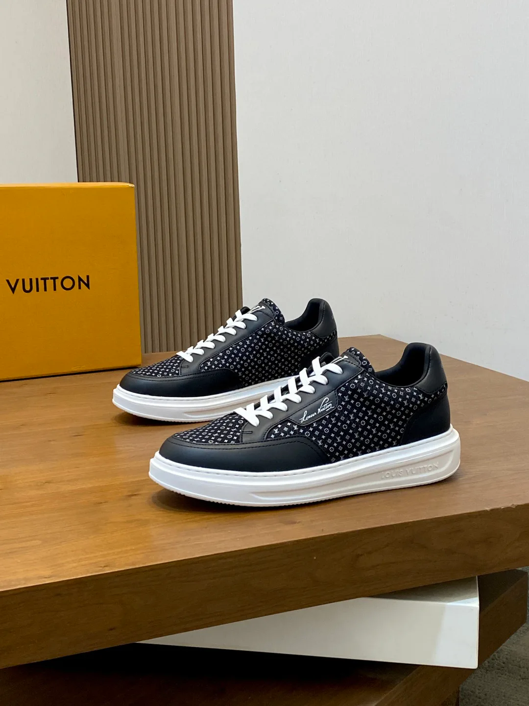 Кроссовки Мужские Louis Vuitton 18698009