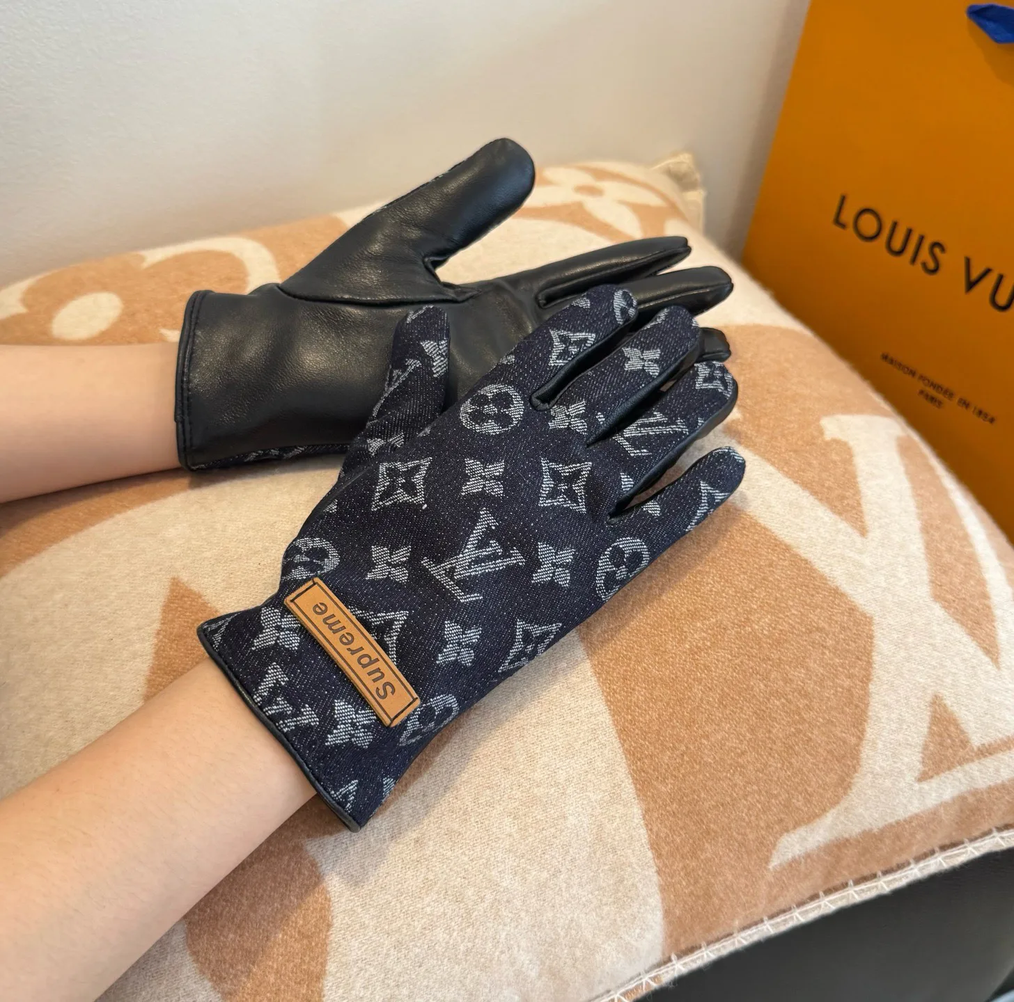 Перчатки Louis Vuitton 785704