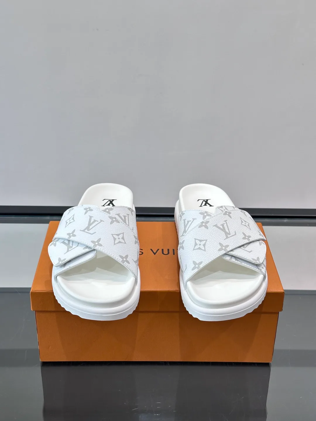Шлепанцы Мужские Louis Vuitton 13353089