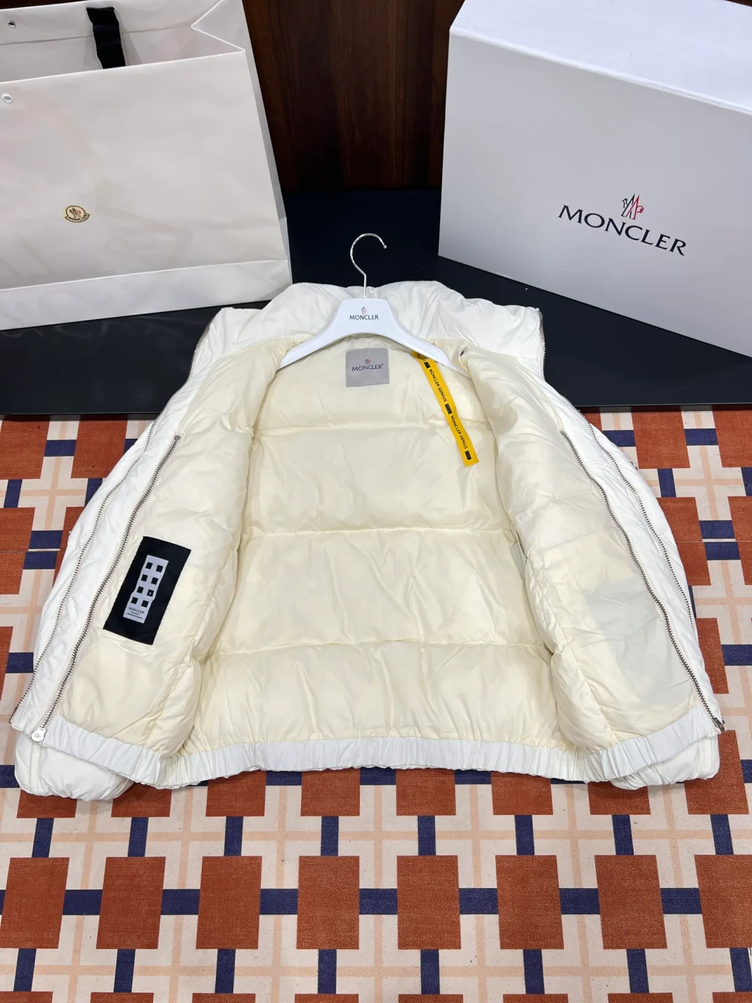 Куртки И Пуховики Женские Moncler 18127862