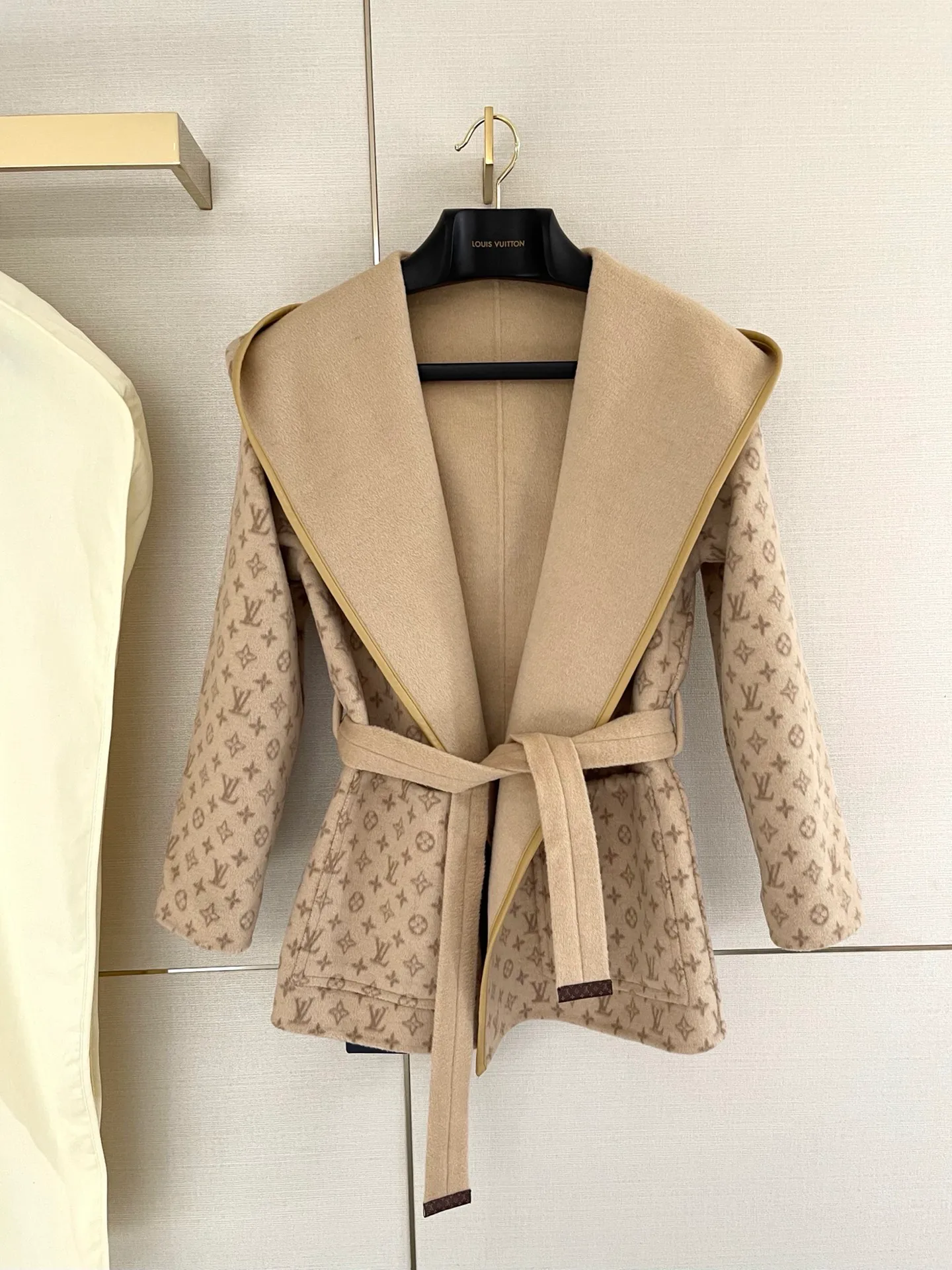 Пальто Женские Louis Vuitton 226376