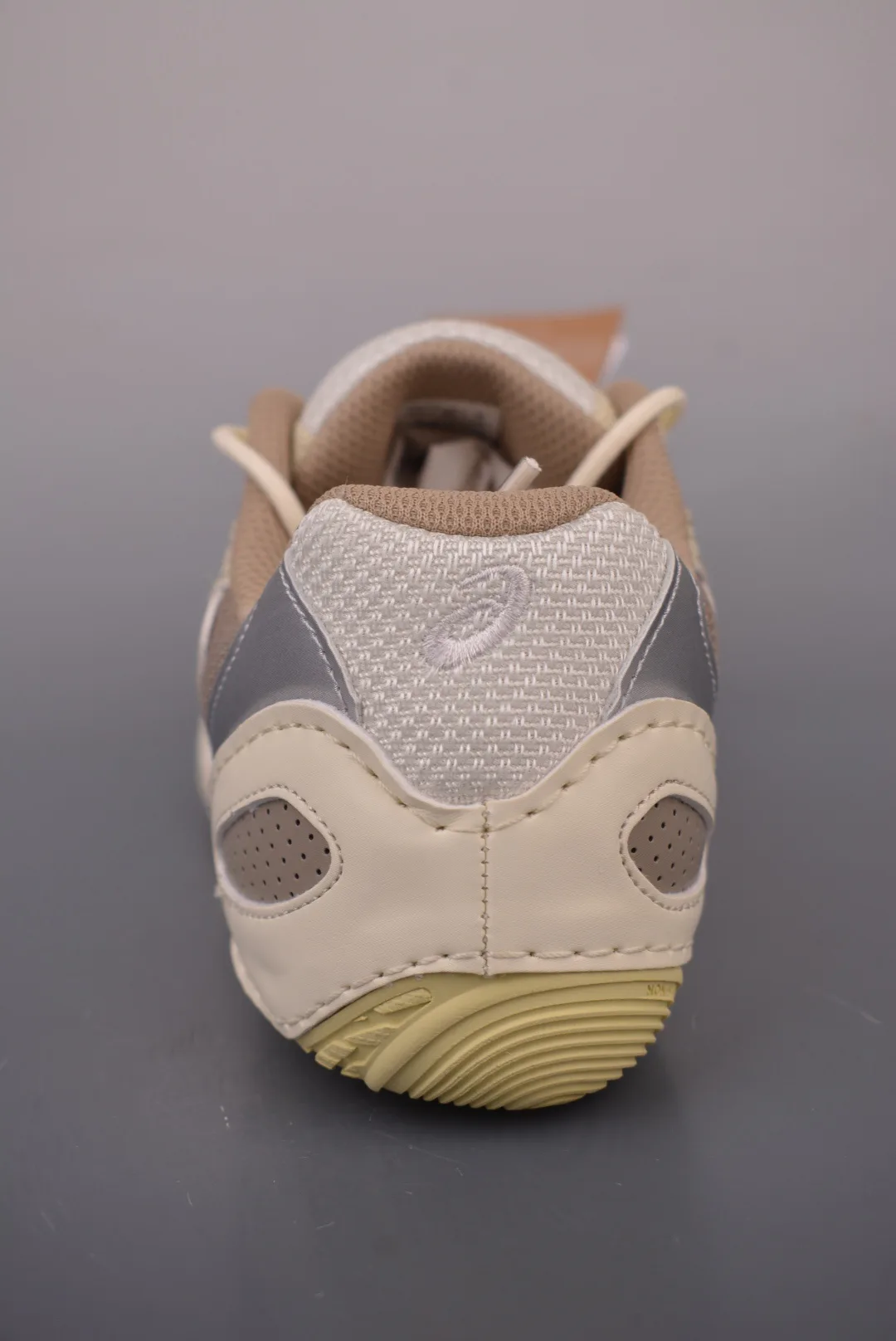 Кроссовки Женские Asics 17182618