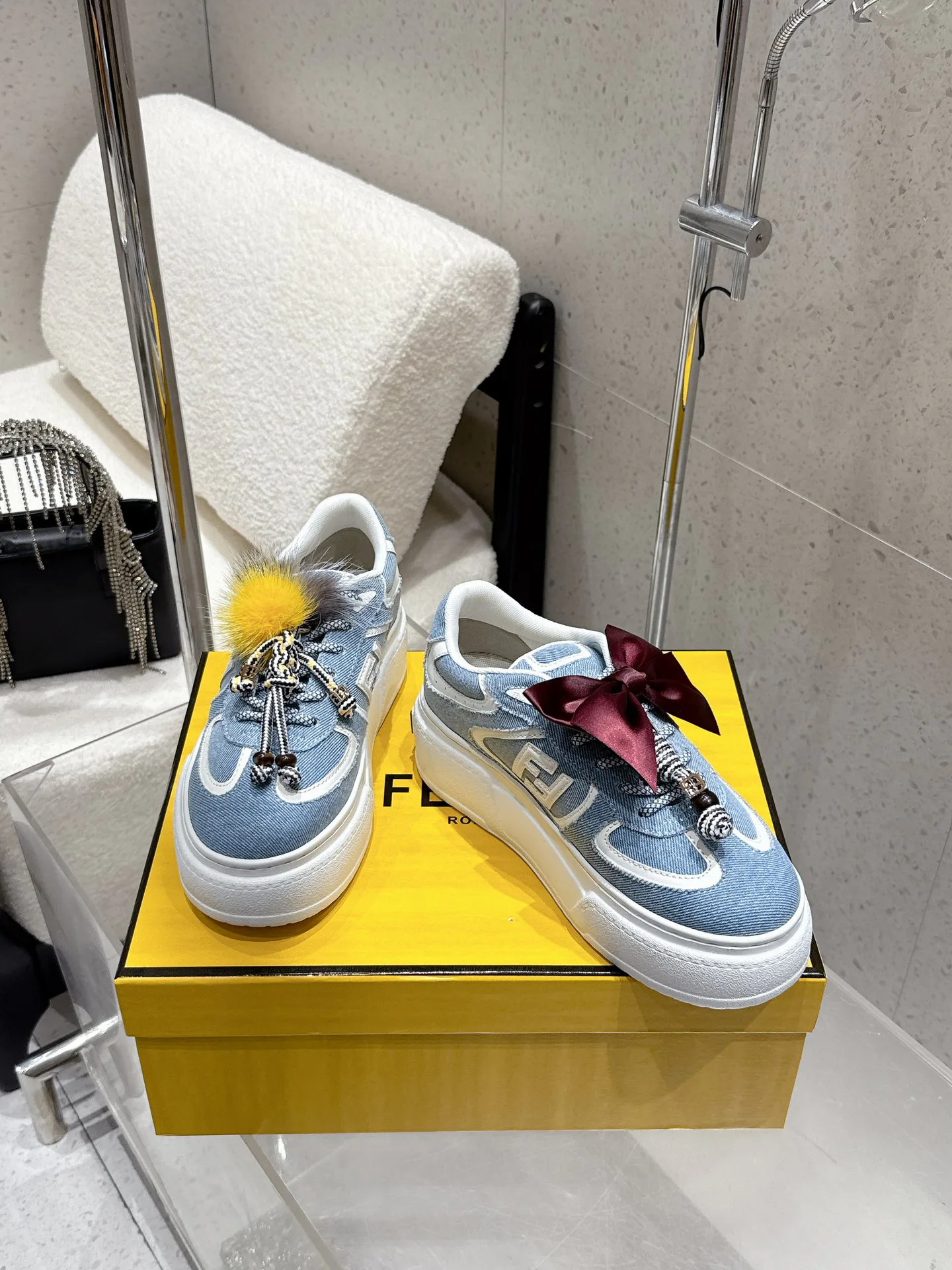 Кроссовки Женские Fendi 13078806