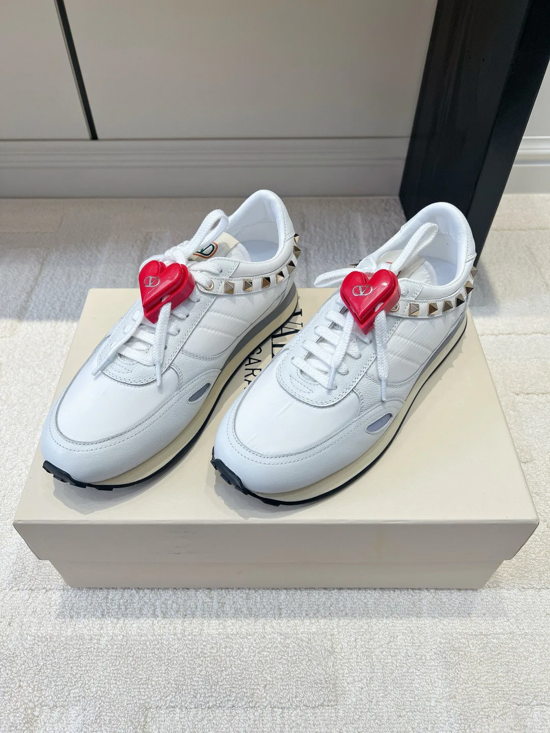 Кроссовки Женские Valentino 18436570