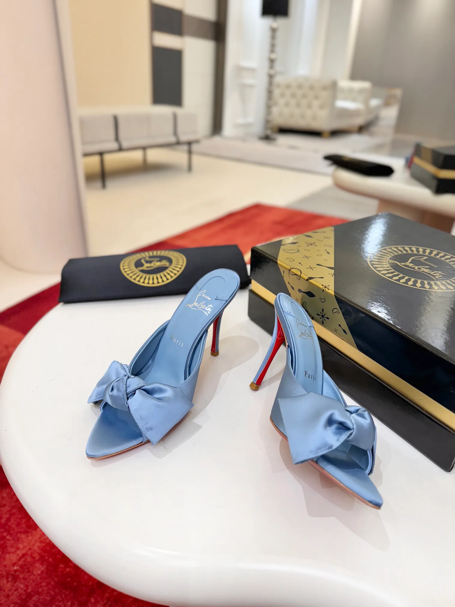 Босоножки Женские Christian Louboutin 14280253