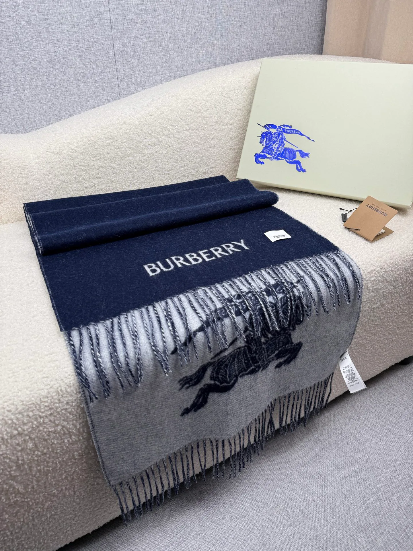 Шарфы Burberry 692777