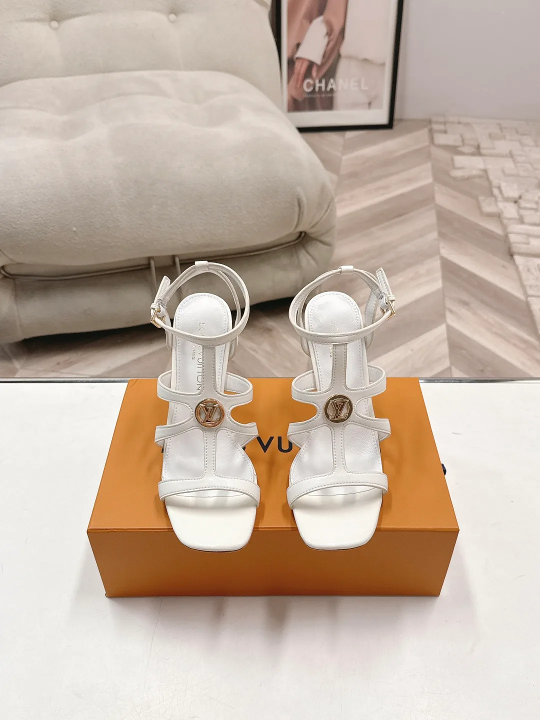 Босоножки Женские Louis Vuitton 17578102