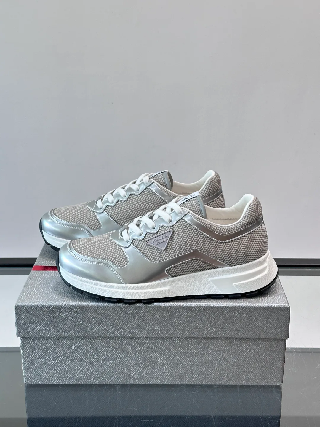 Кроссовки Женские Prada 17349410