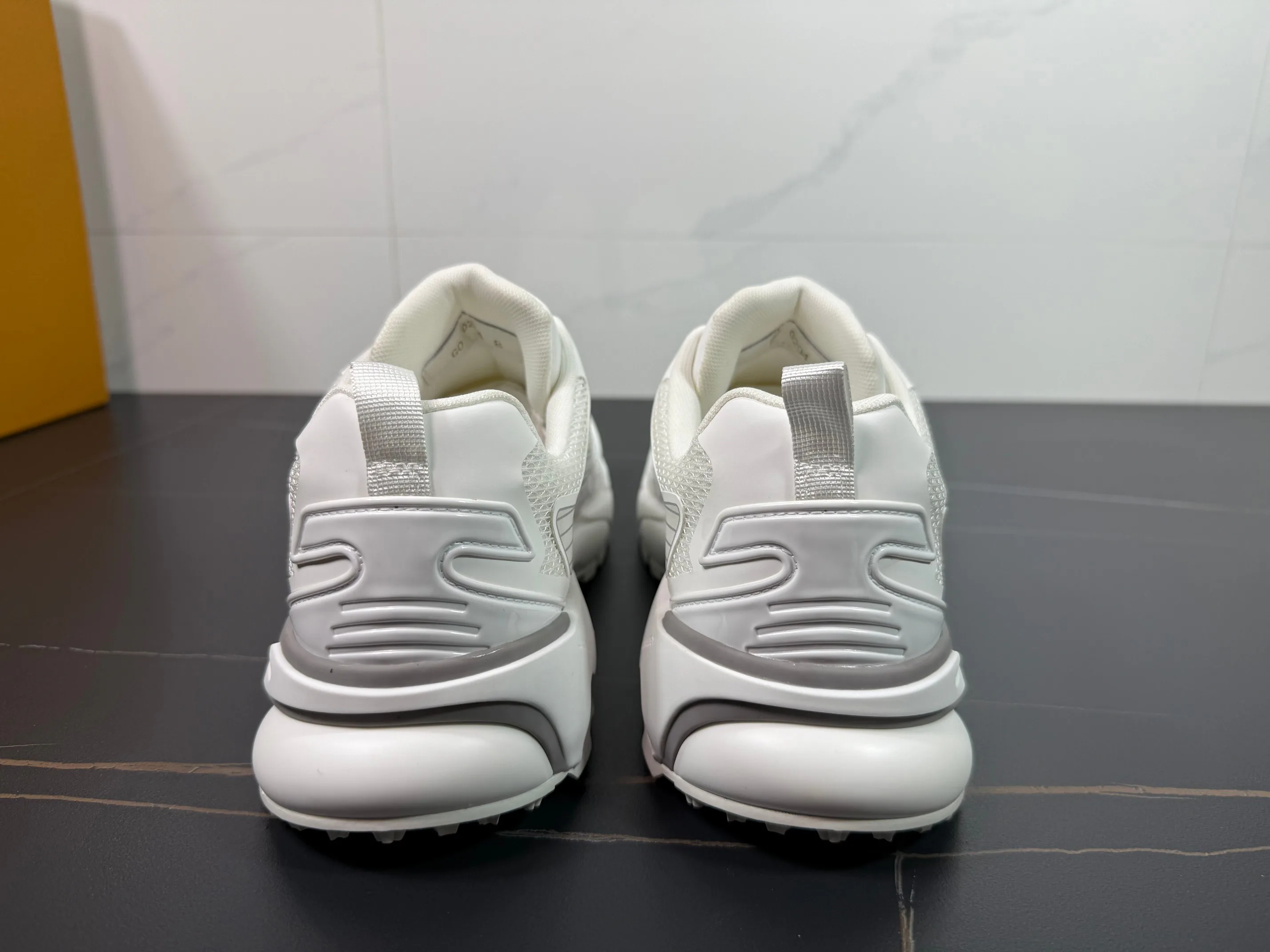 Кроссовки Мужские Louis Vuitton 27580