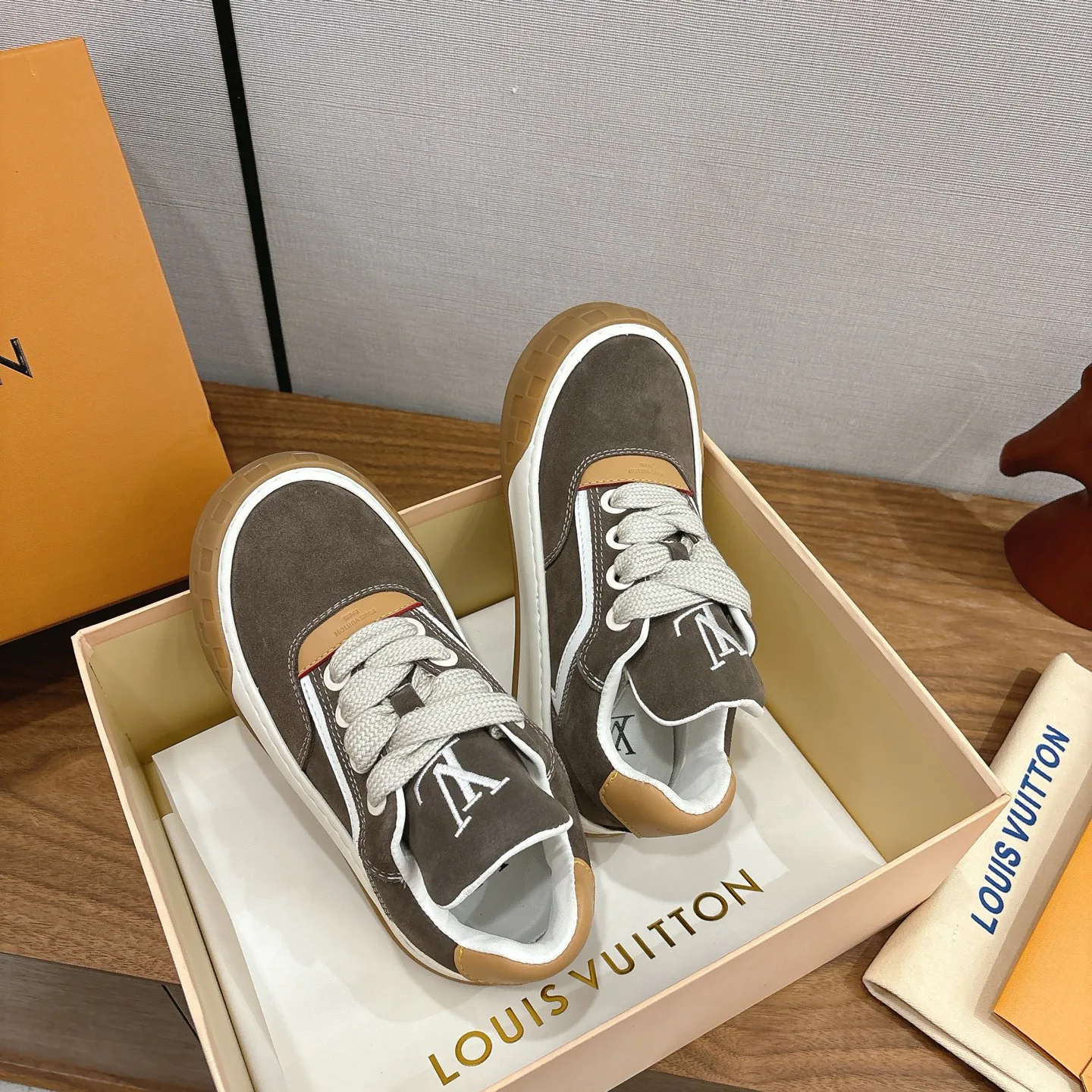 Кроссовки Женские Louis Vuitton 5611473