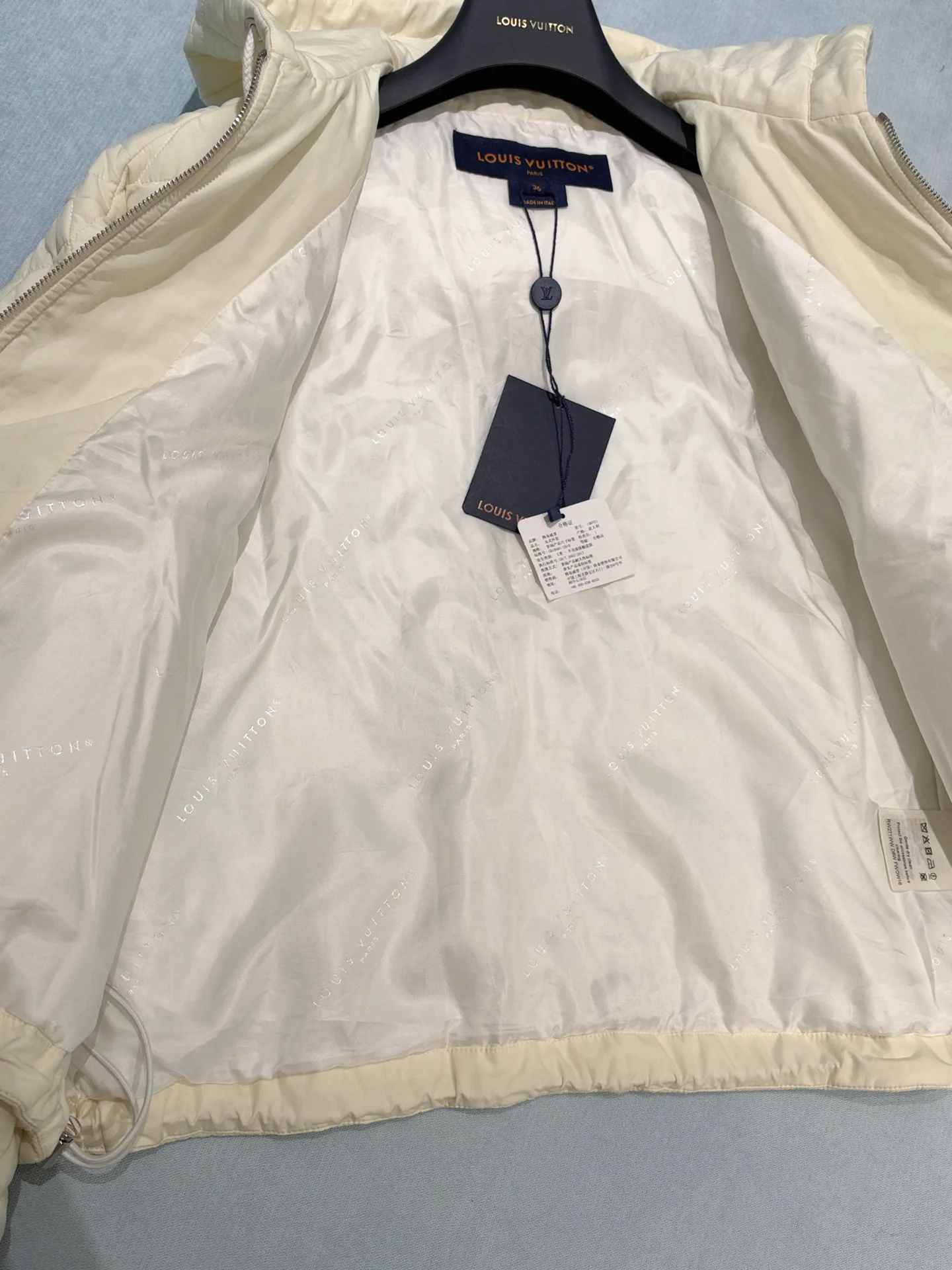 Куртки И Пуховики Женские Louis Vuitton 18953463